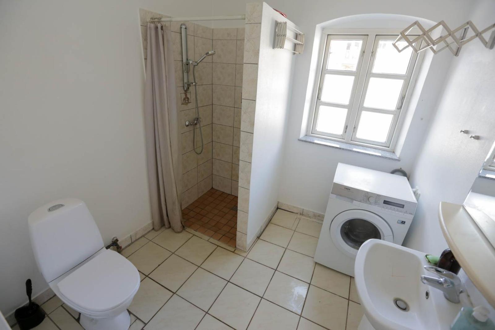 Standard Twin Room with Shared Bathroom photo 1