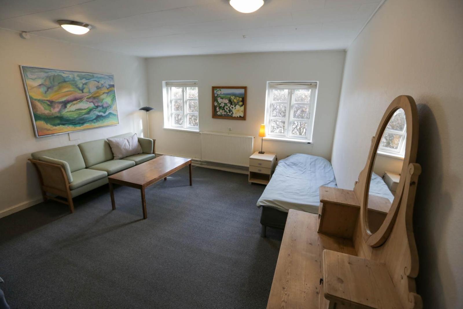Standard Twin Room with Shared Bathroom