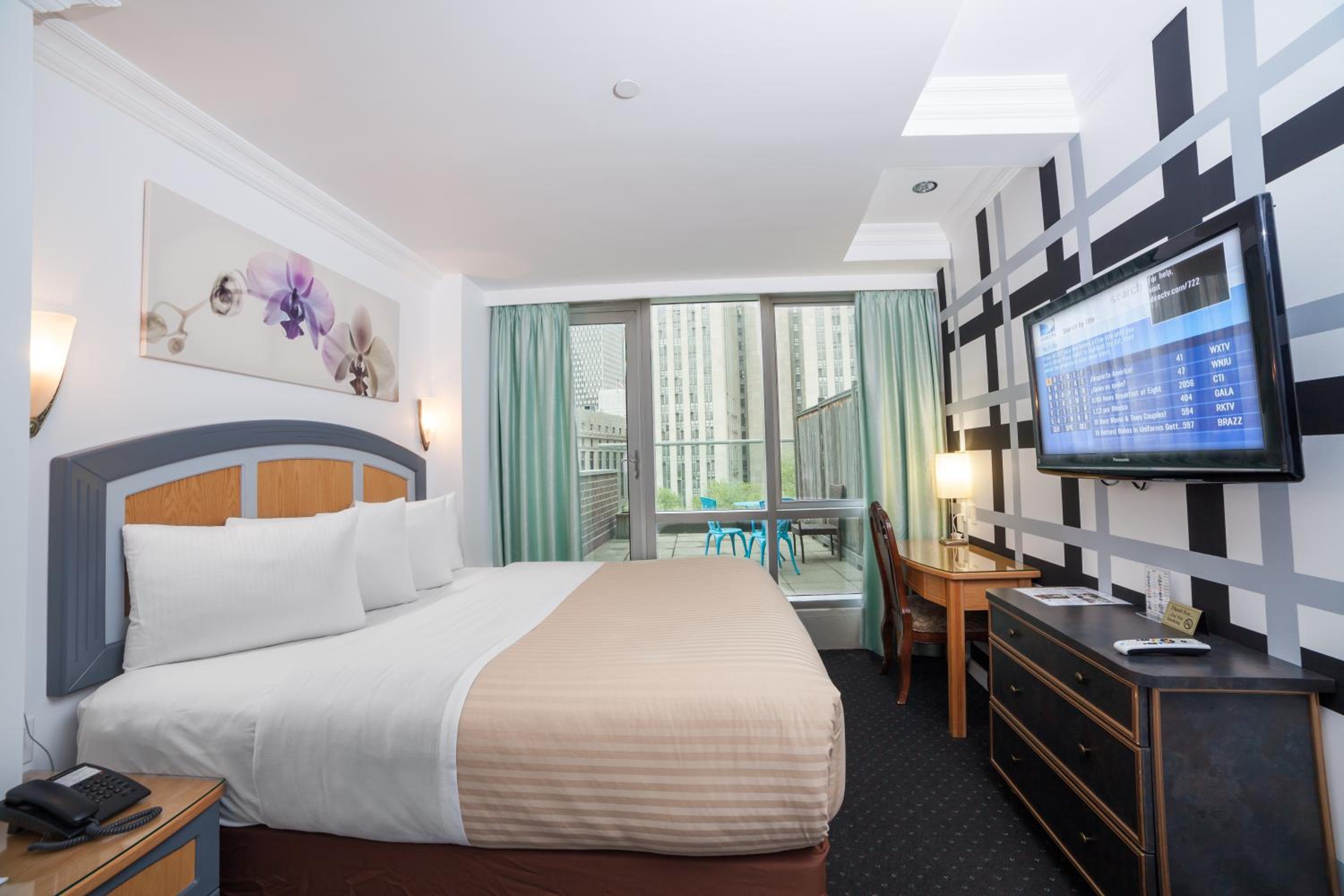 Deluxe King Room with Balcony photo 1