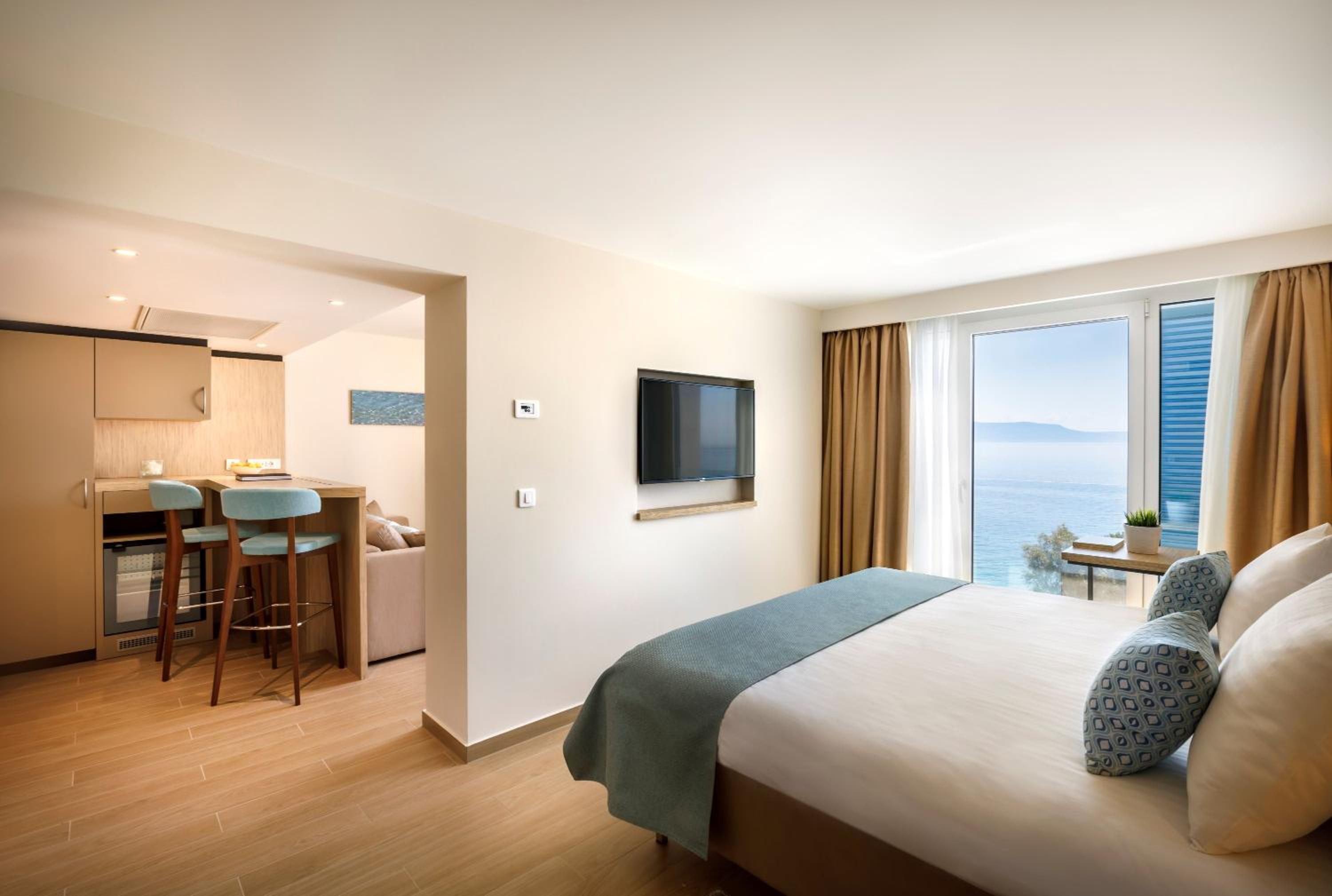 Junior Suite for 2+1 Seaview - Designed for Adults