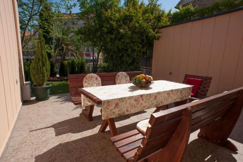 One-Bedroom Apartment with Terrace photo 3