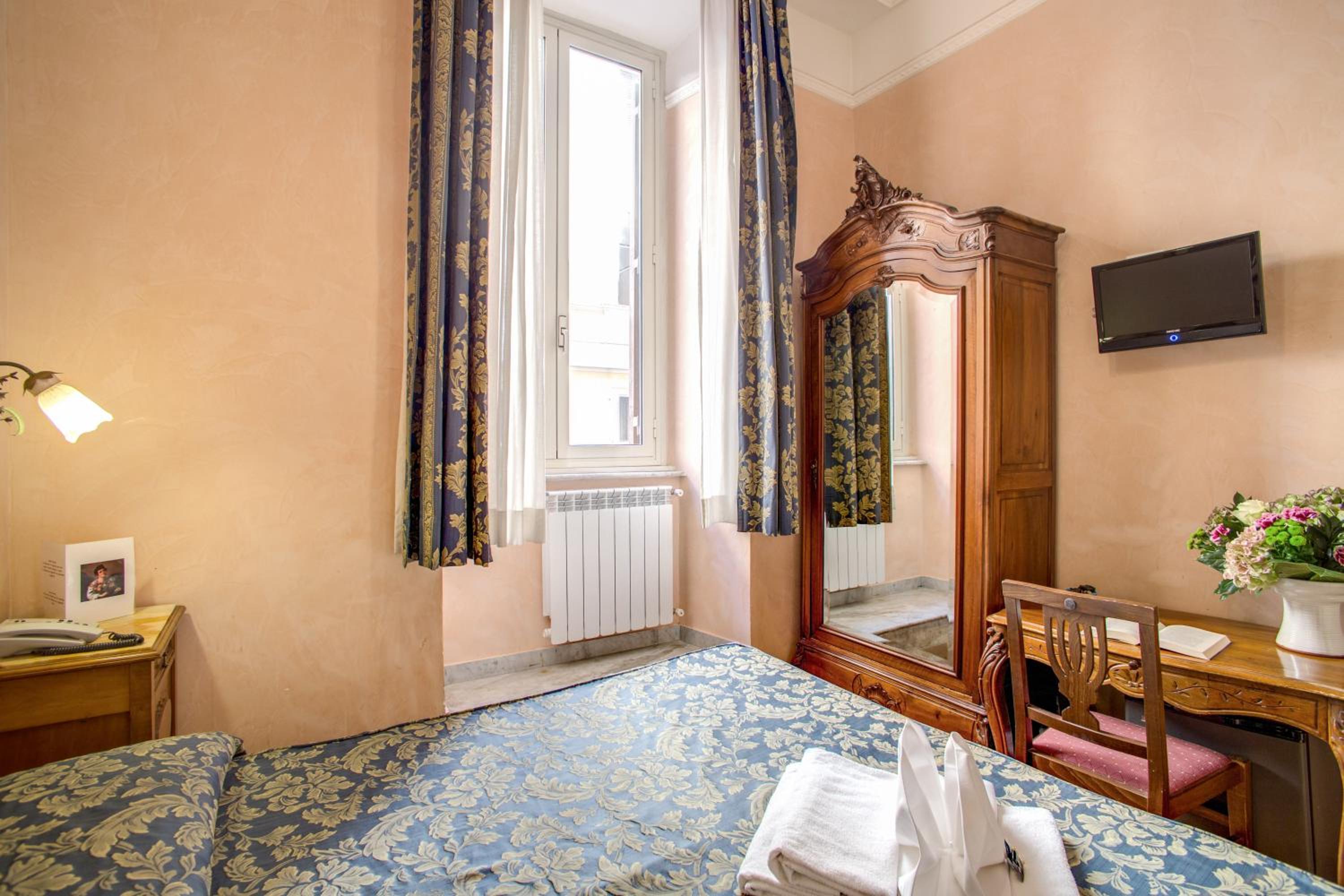 Double or Twin Room photo 3
