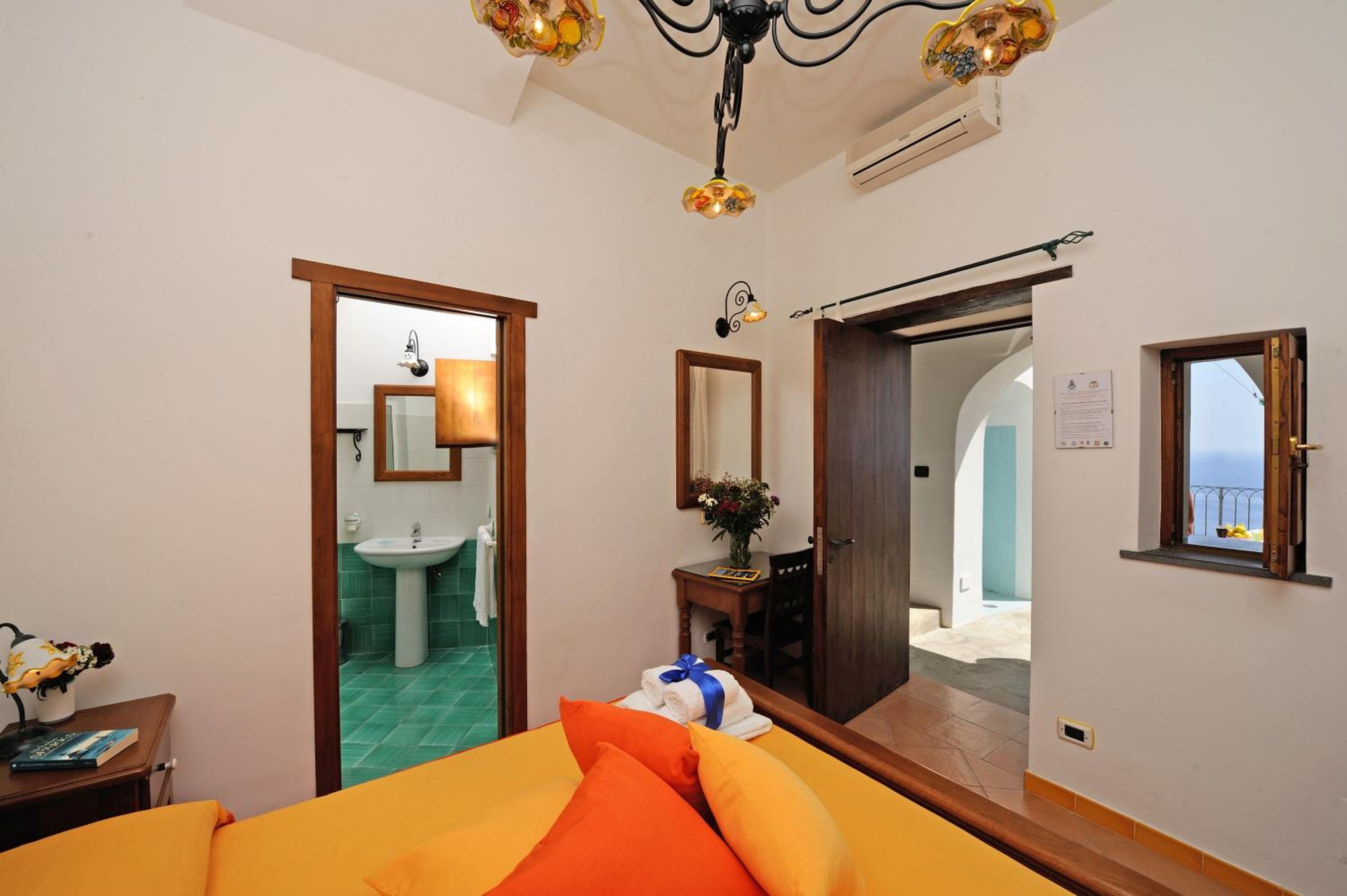 Double Room with Balcony and Sea View photo 1