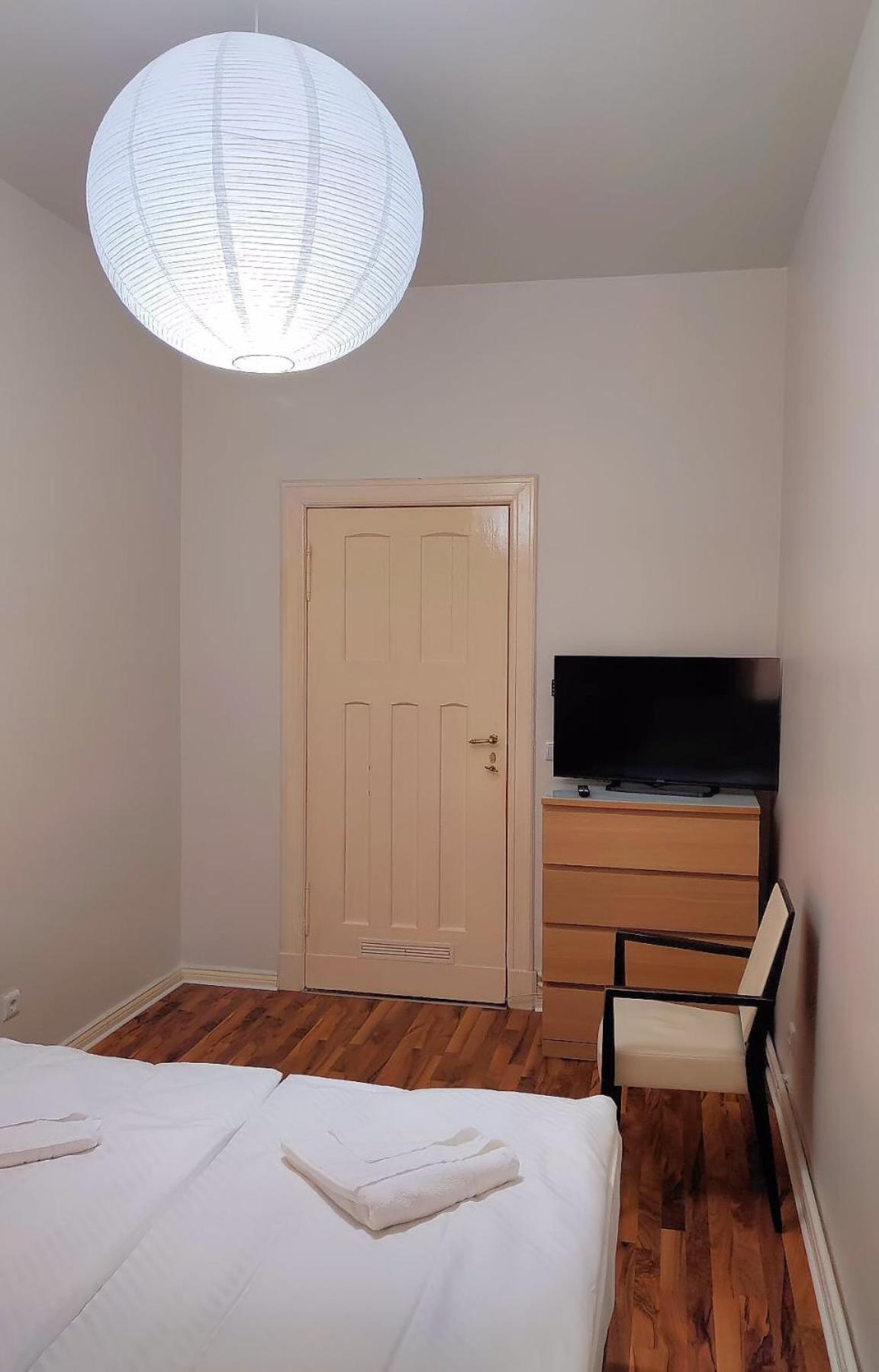 One-Bedroom Standard Apartment photo 3