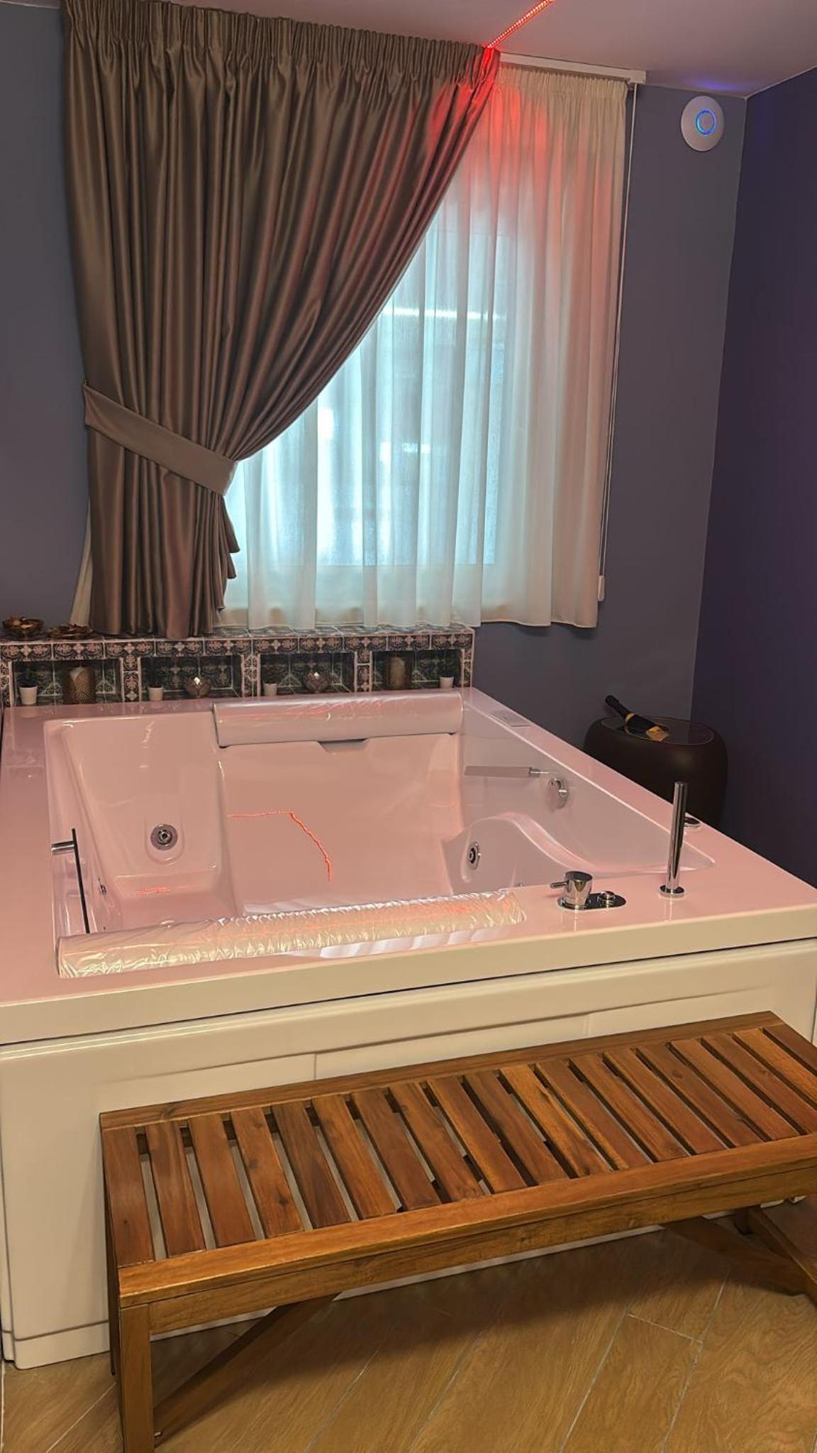 Suite with Spa Bath
