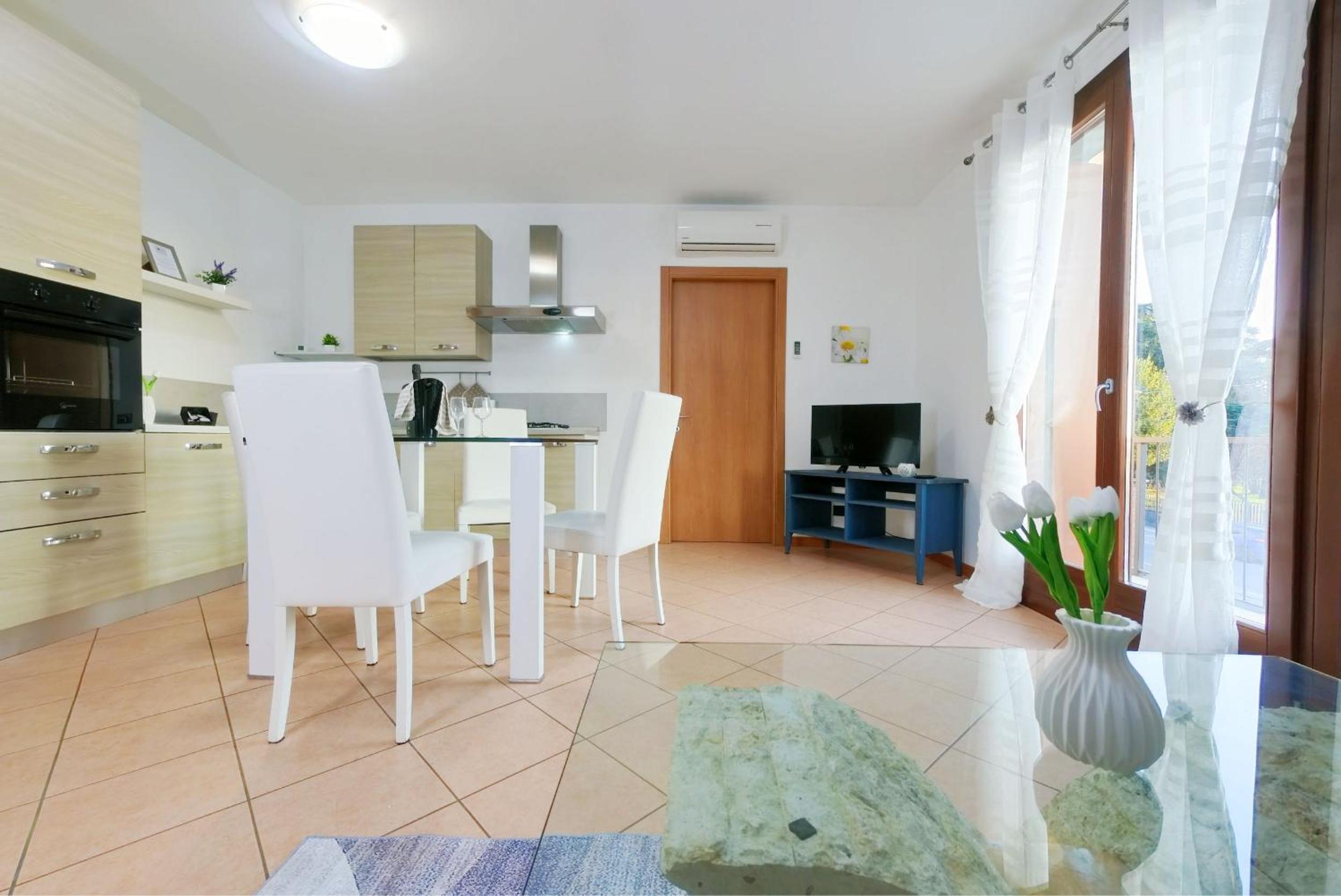 One-Bedroom Apartment with Balcony photo 2