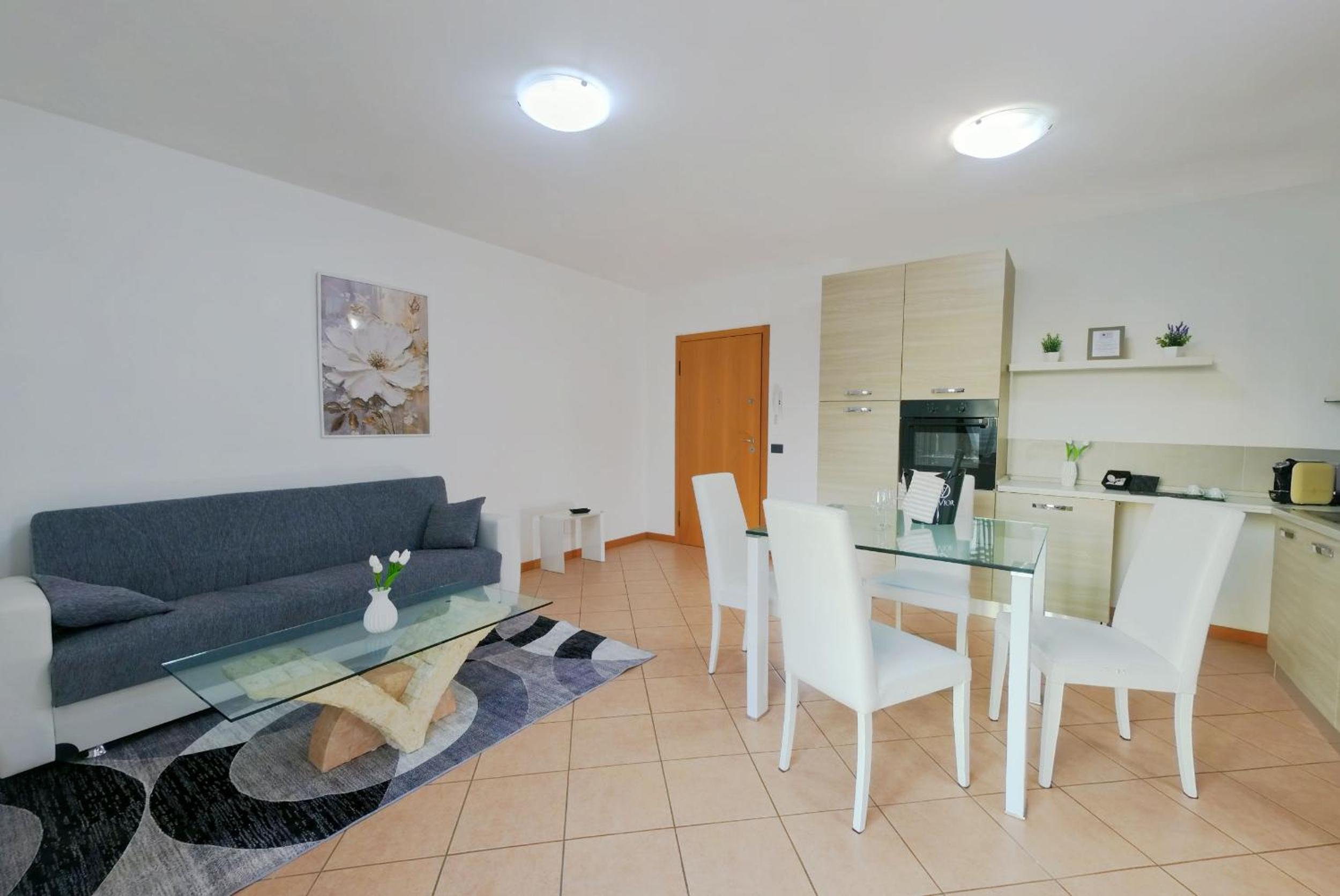 One-Bedroom Apartment with Balcony photo 1