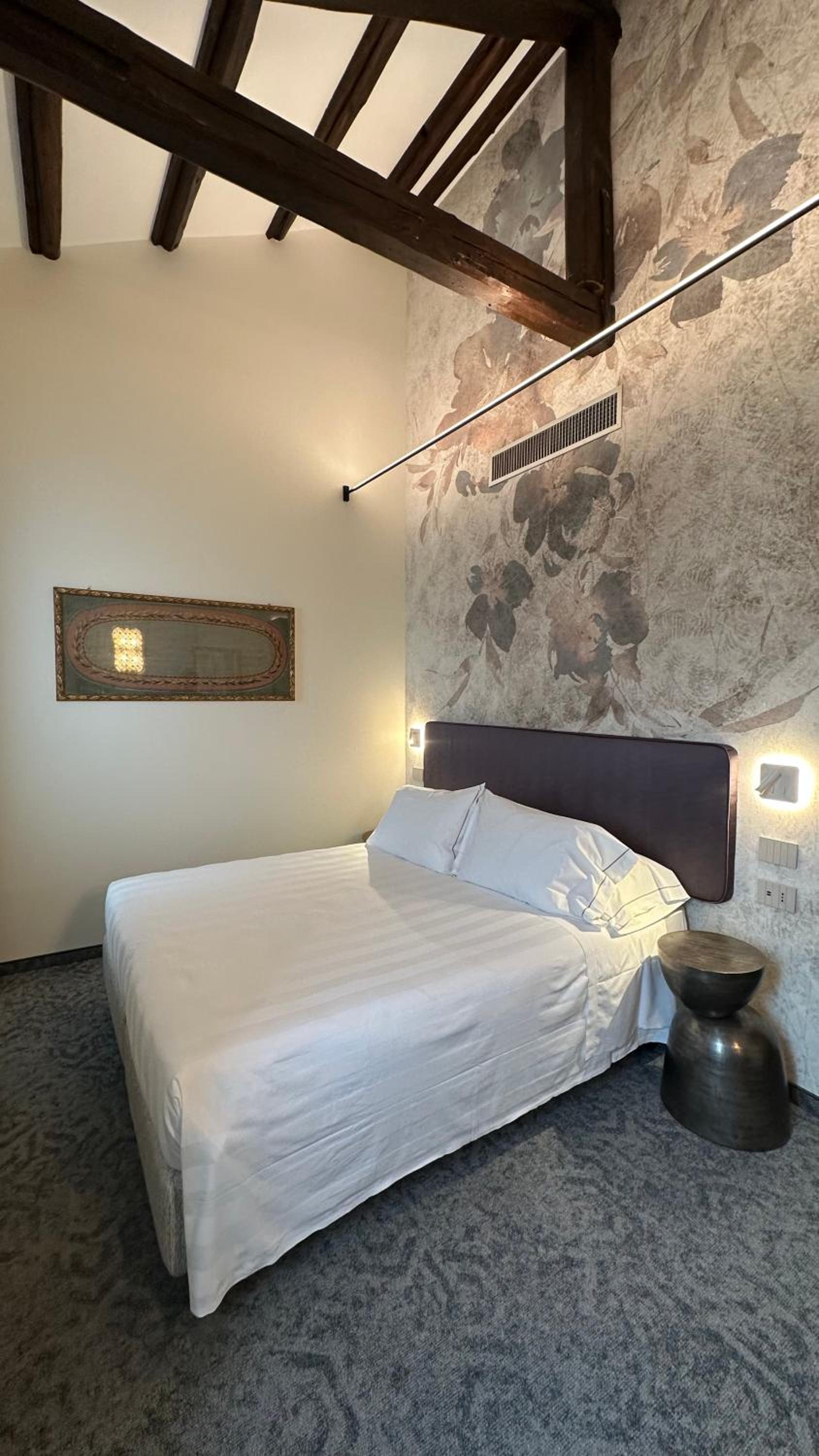 Deluxe Double Room with Partial Grand Canal View photo 2