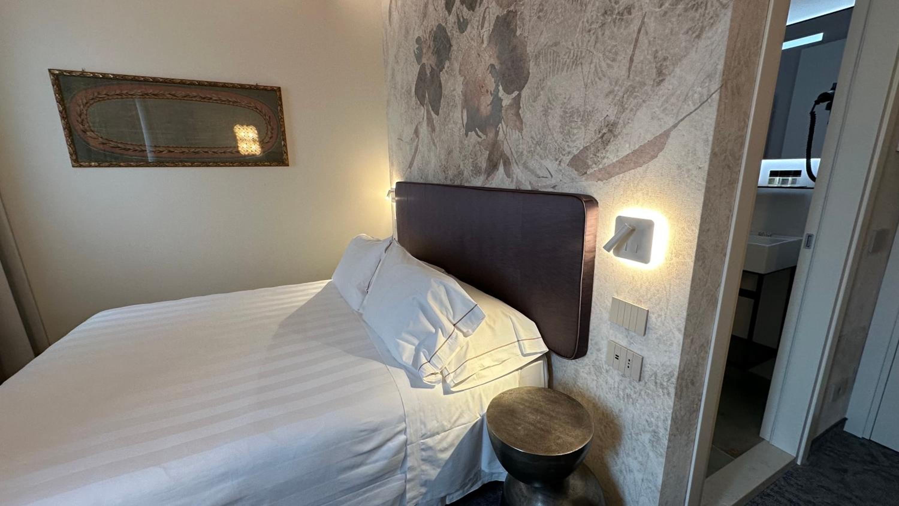 Deluxe Double Room with Partial Grand Canal View photo 3