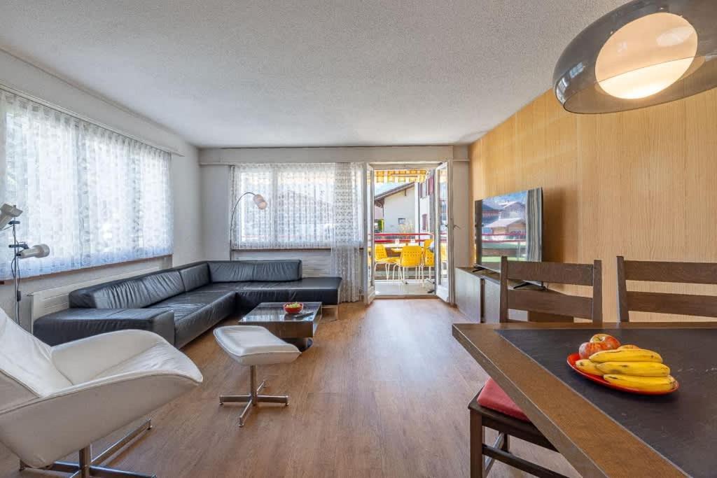 Apartment with Balcony photo 2