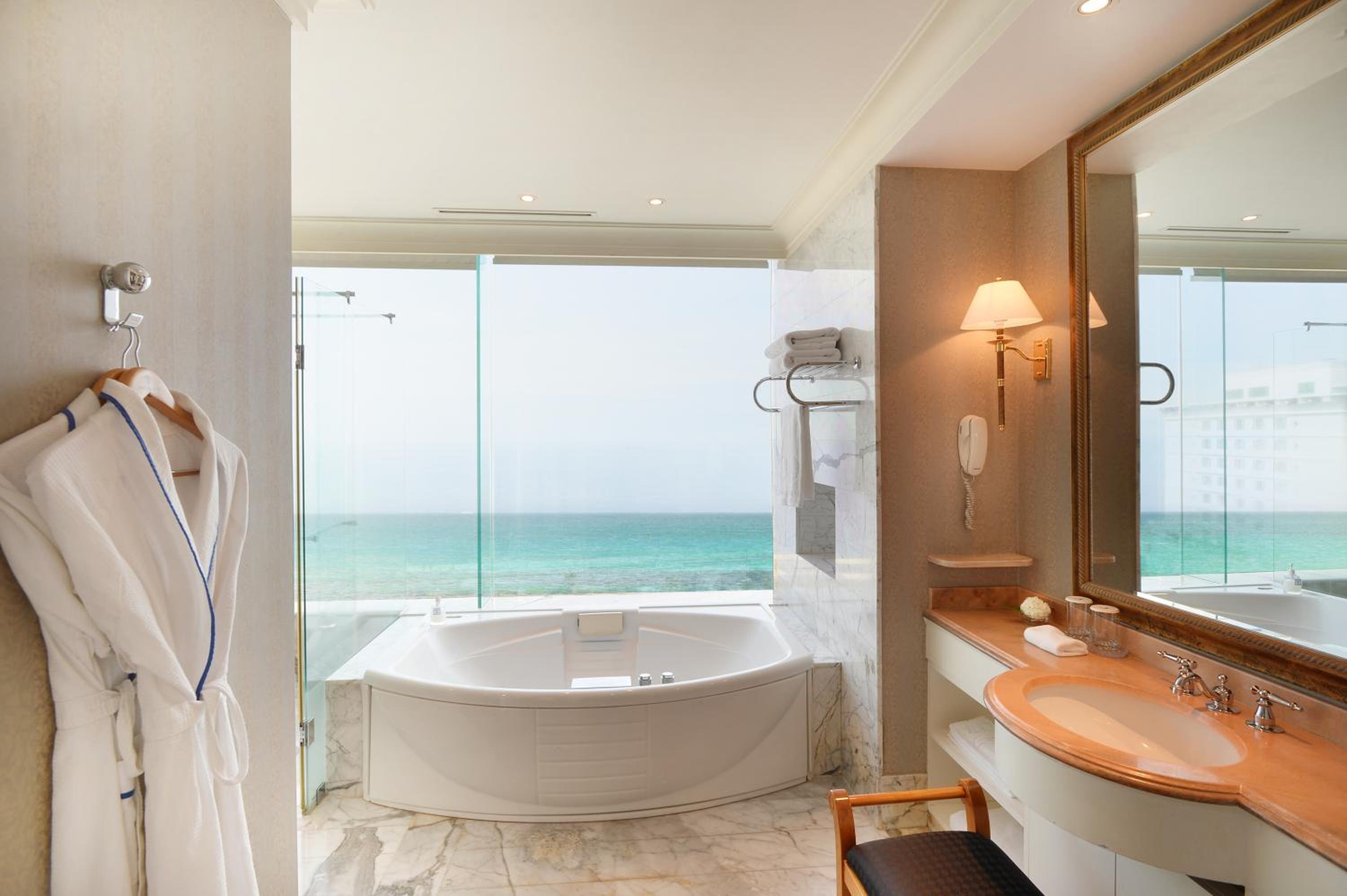 Ocean Suite - Photo 4