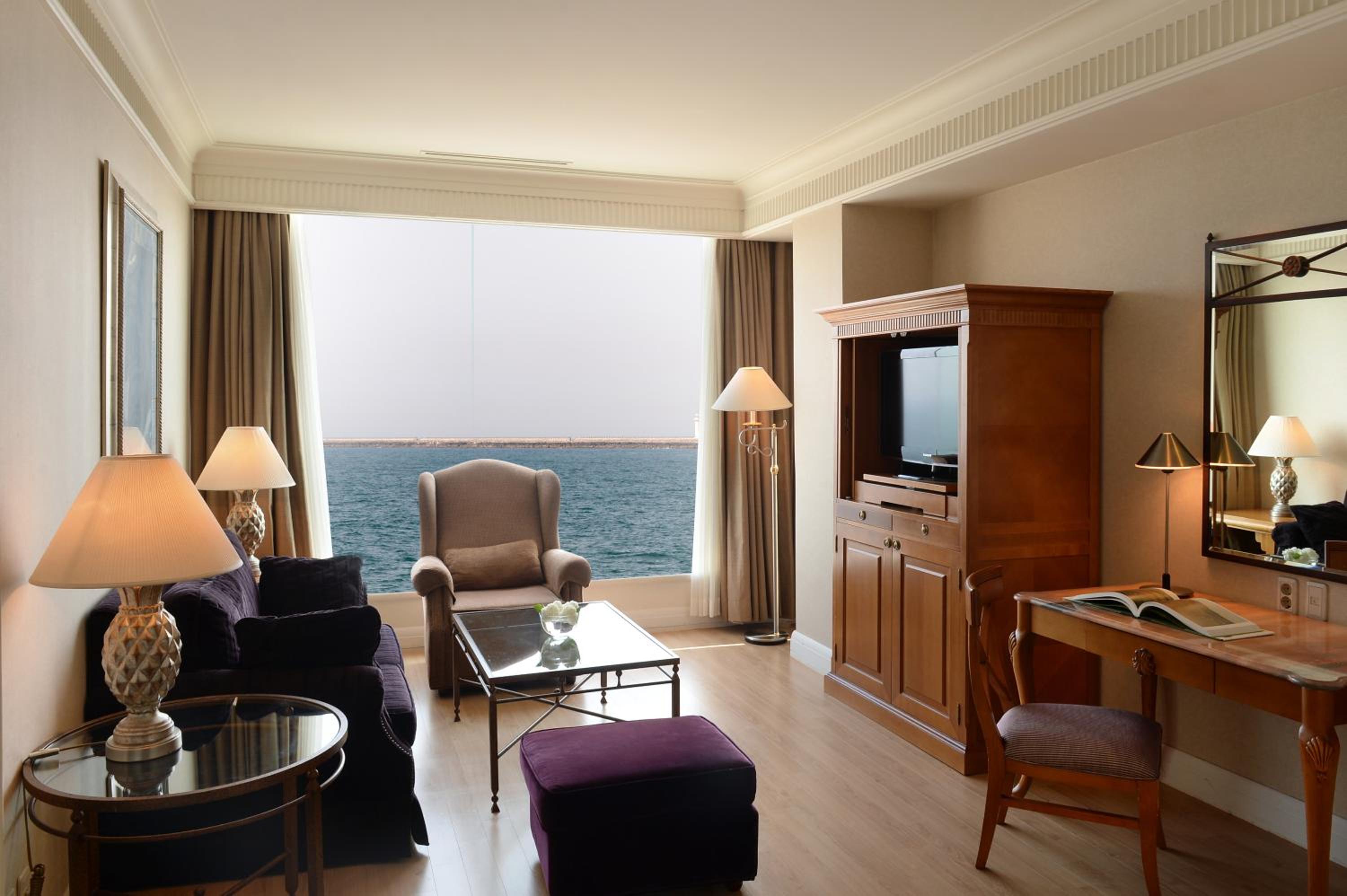 Ocean Suite - Photo 1