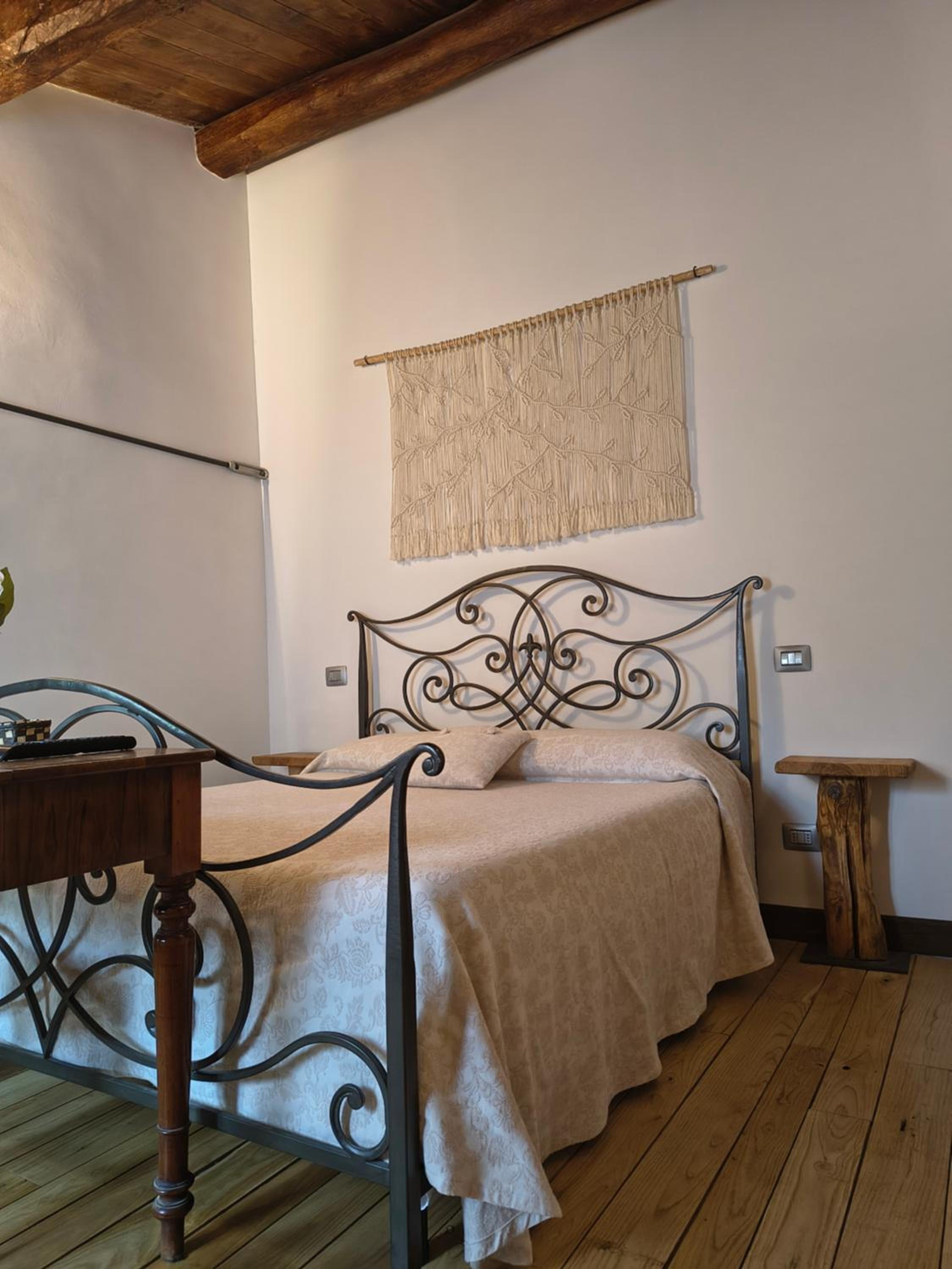 Double Room with Private Bathroom - Photo 4