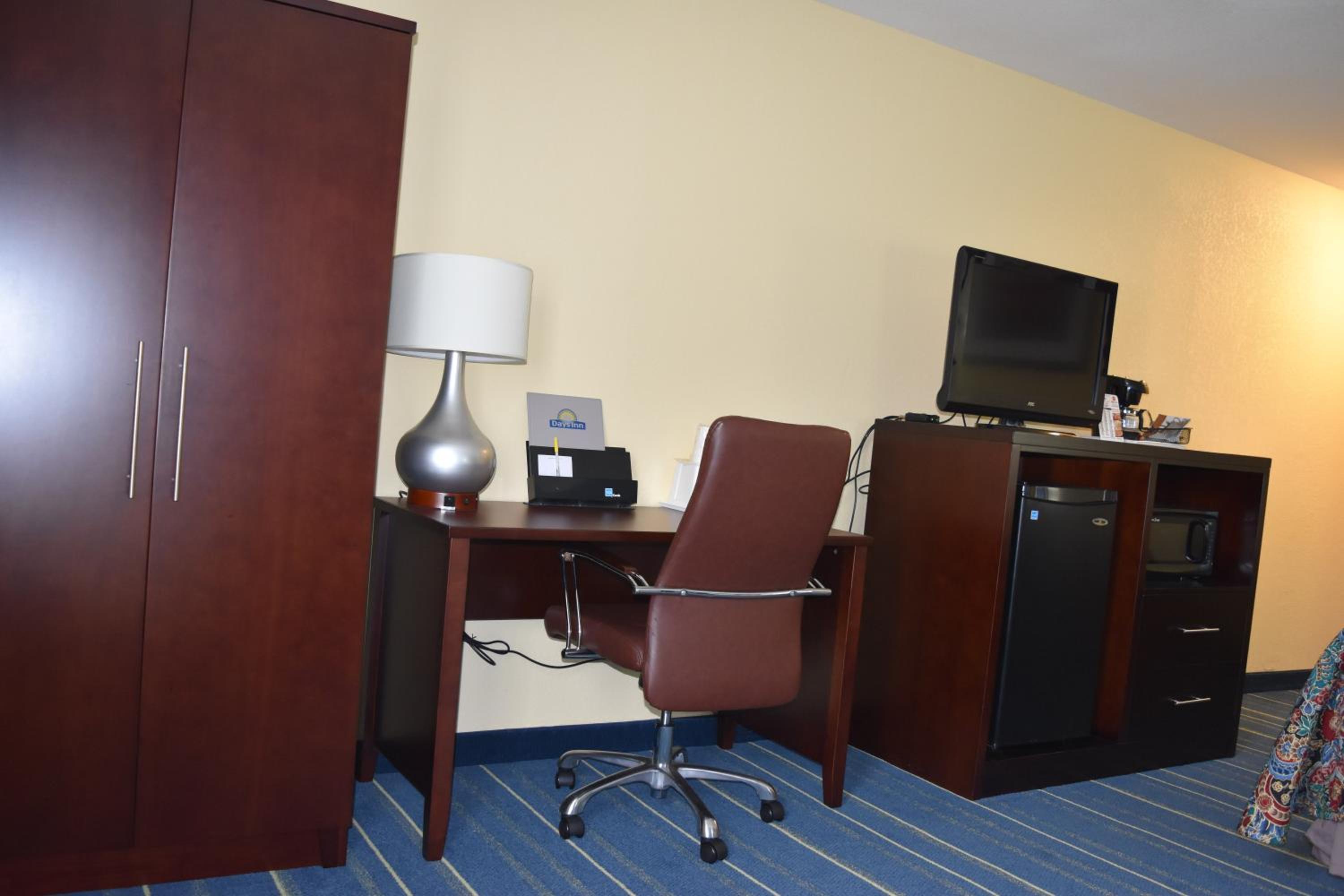 King Room - Non-Smoking photo 3