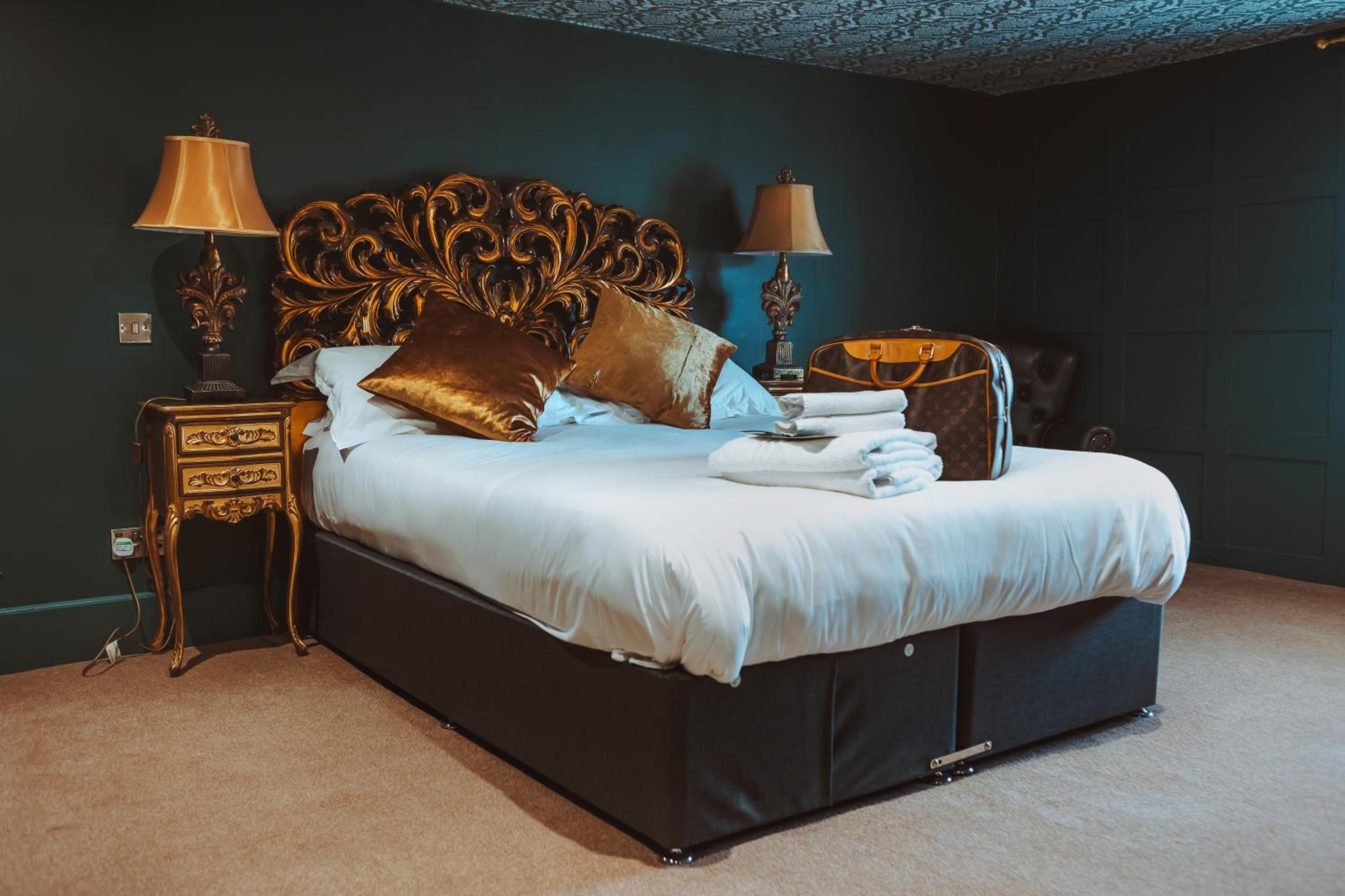 Deluxe King Room - Photo 1