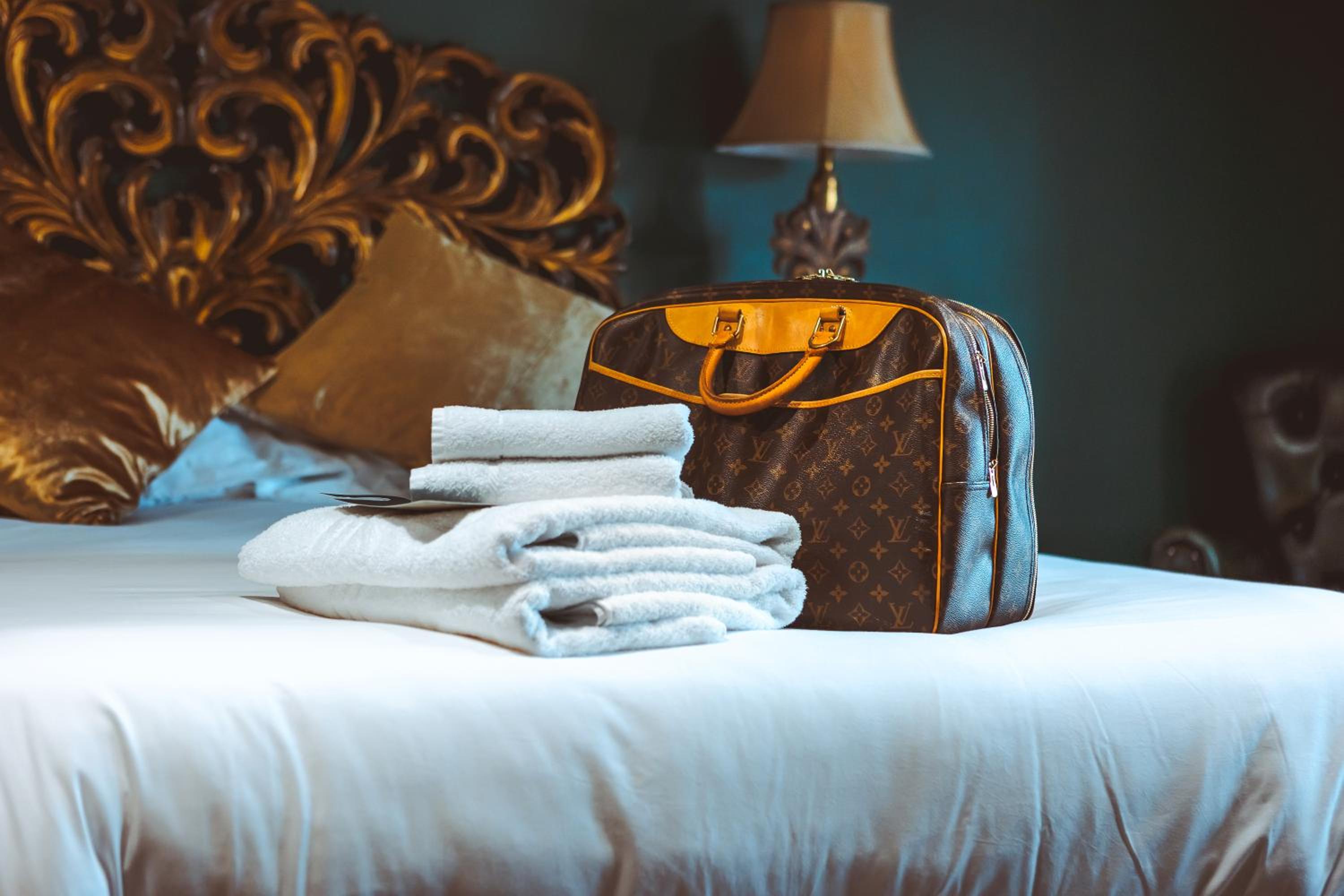 Deluxe King Room - Photo 2
