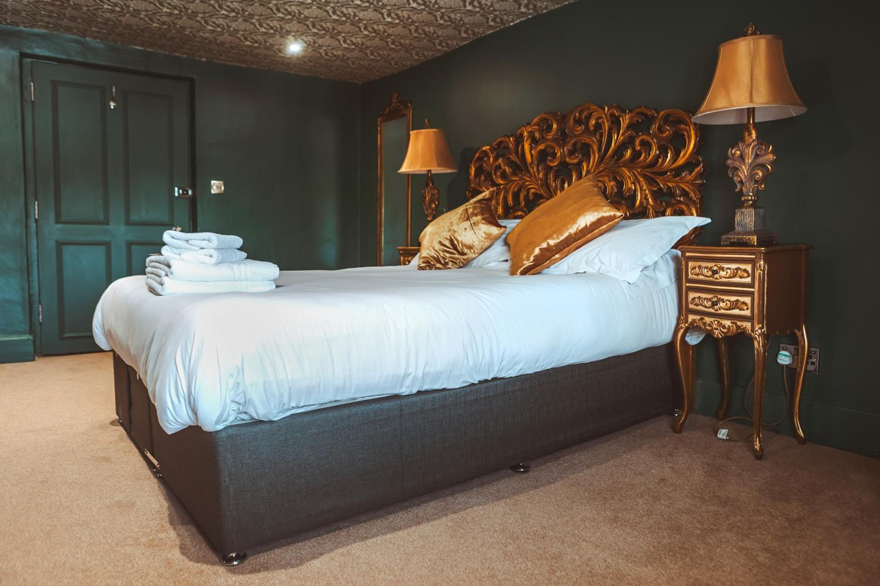 Deluxe King Room - Photo 4