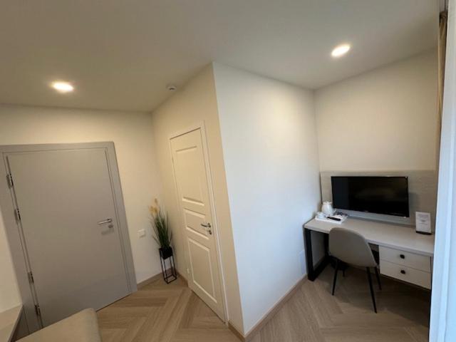 Single Room with Balcony photo 3