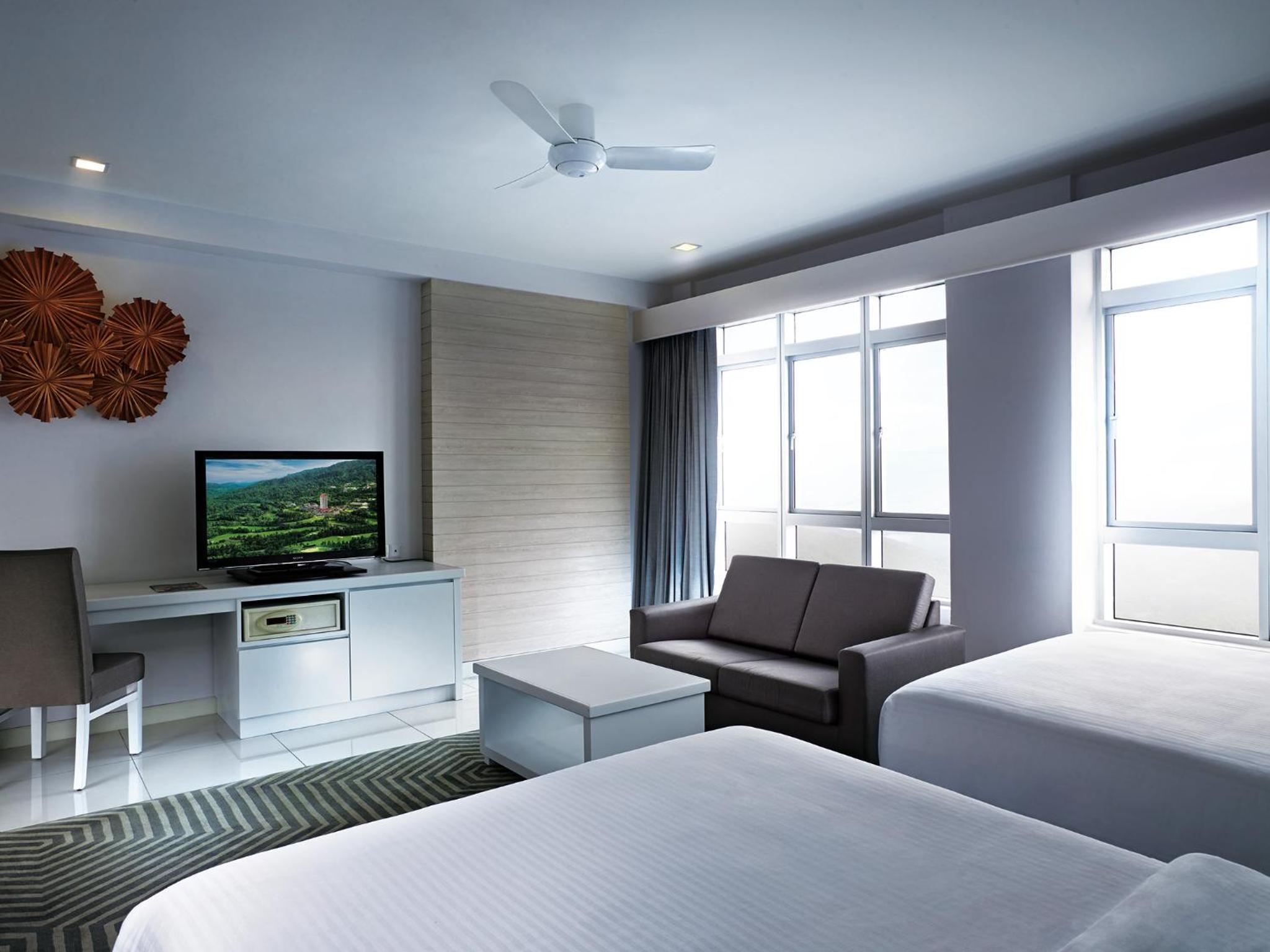 Rise and Dine Room Package - World Club Room (Buffet Breakfast for 2 People Only) photo 2