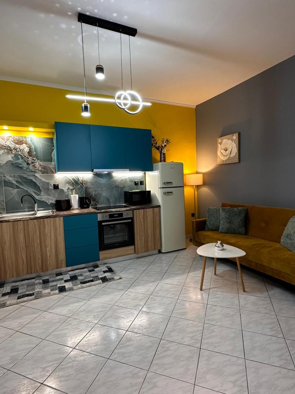 Deluxe One-Bedroom Apartment