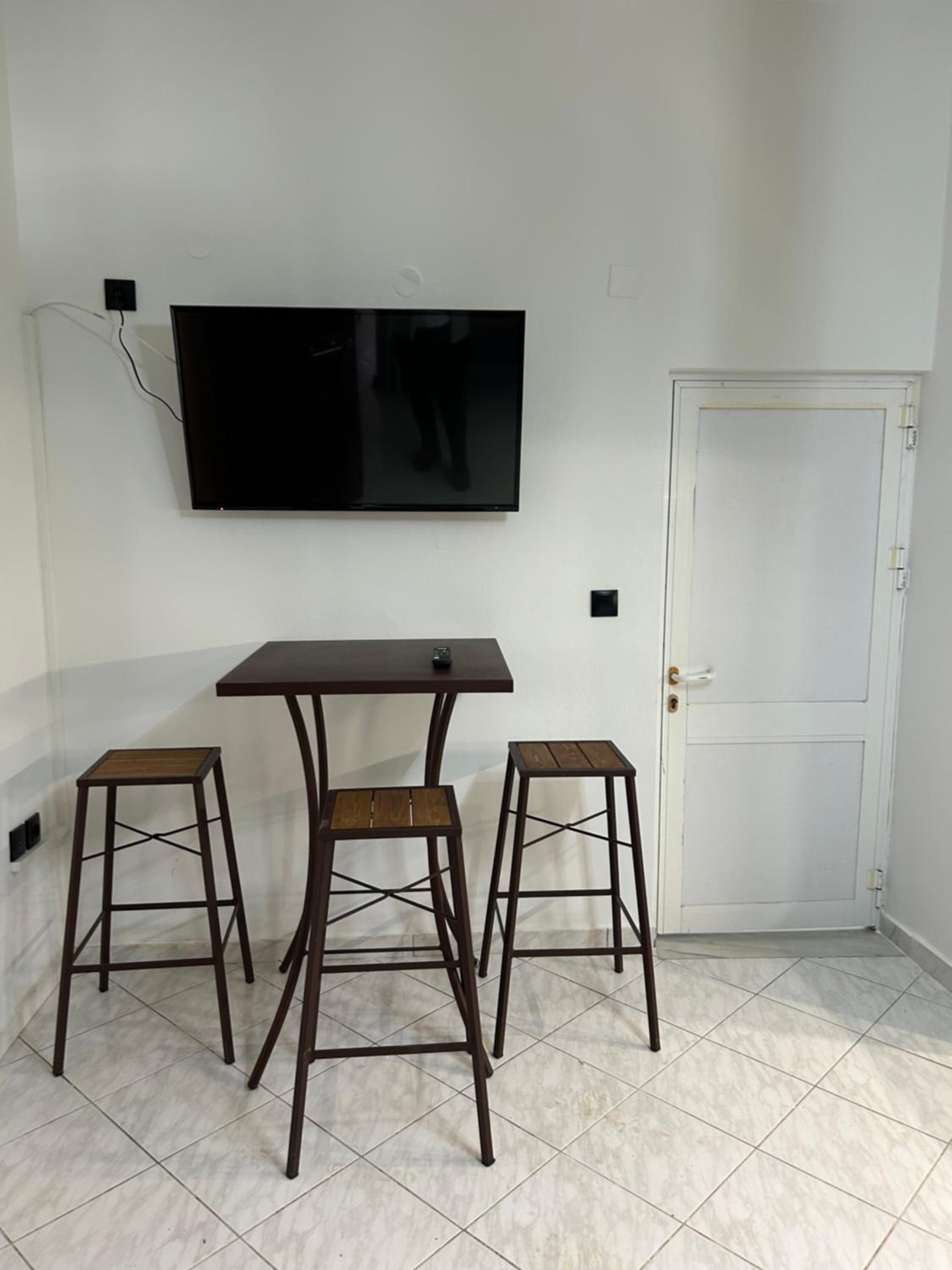 Deluxe One-Bedroom Apartment