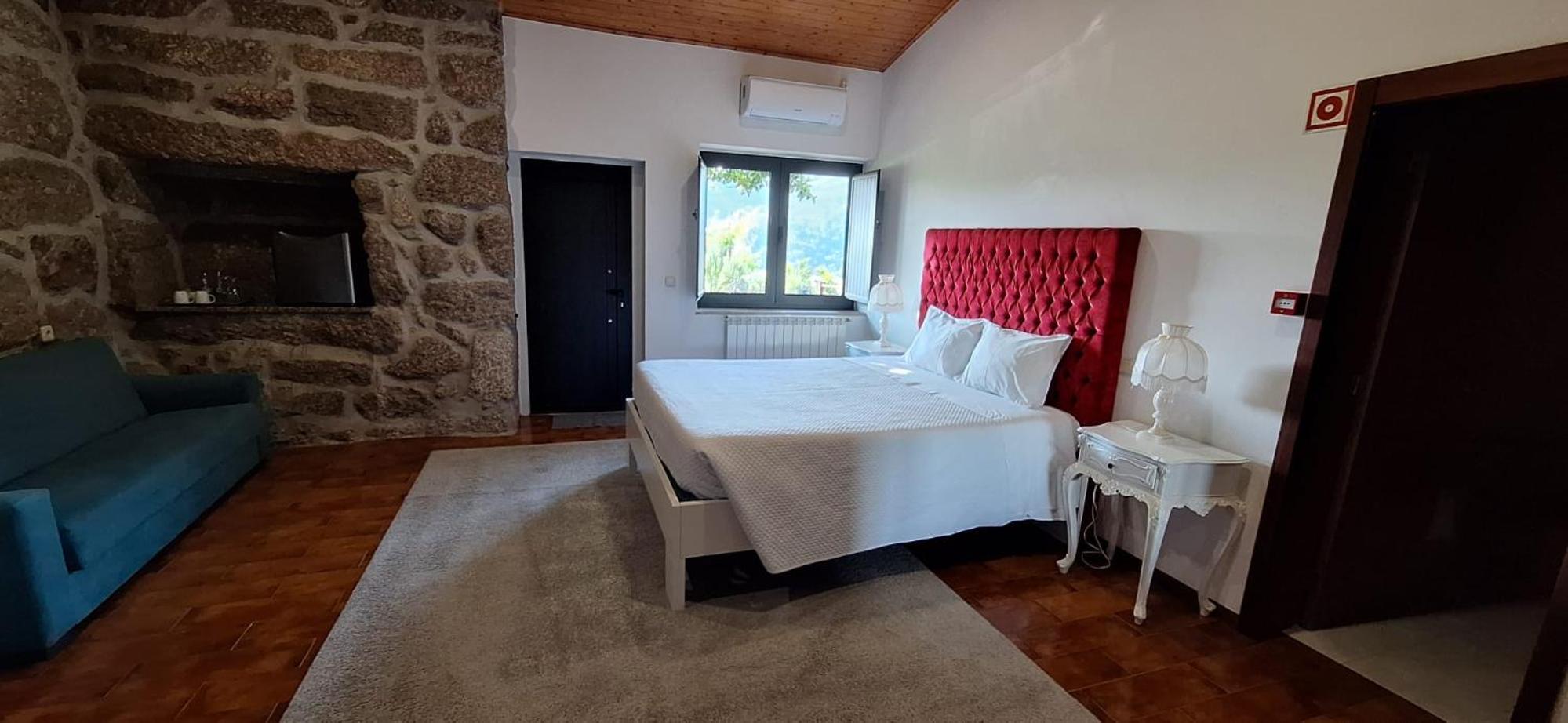Double or Twin Room with Mountain View photo 3