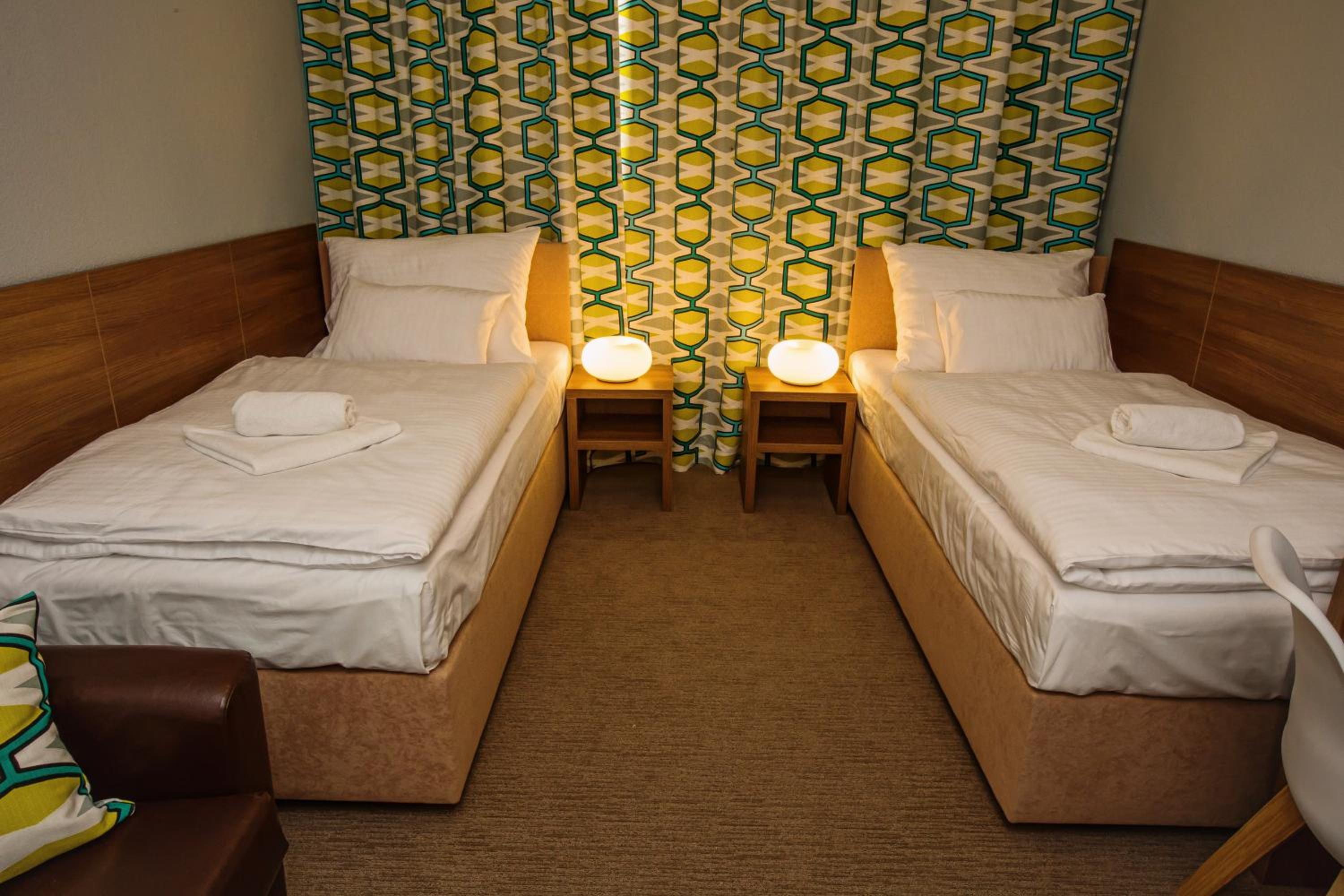 Standard Double or Twin Room - Photo 8