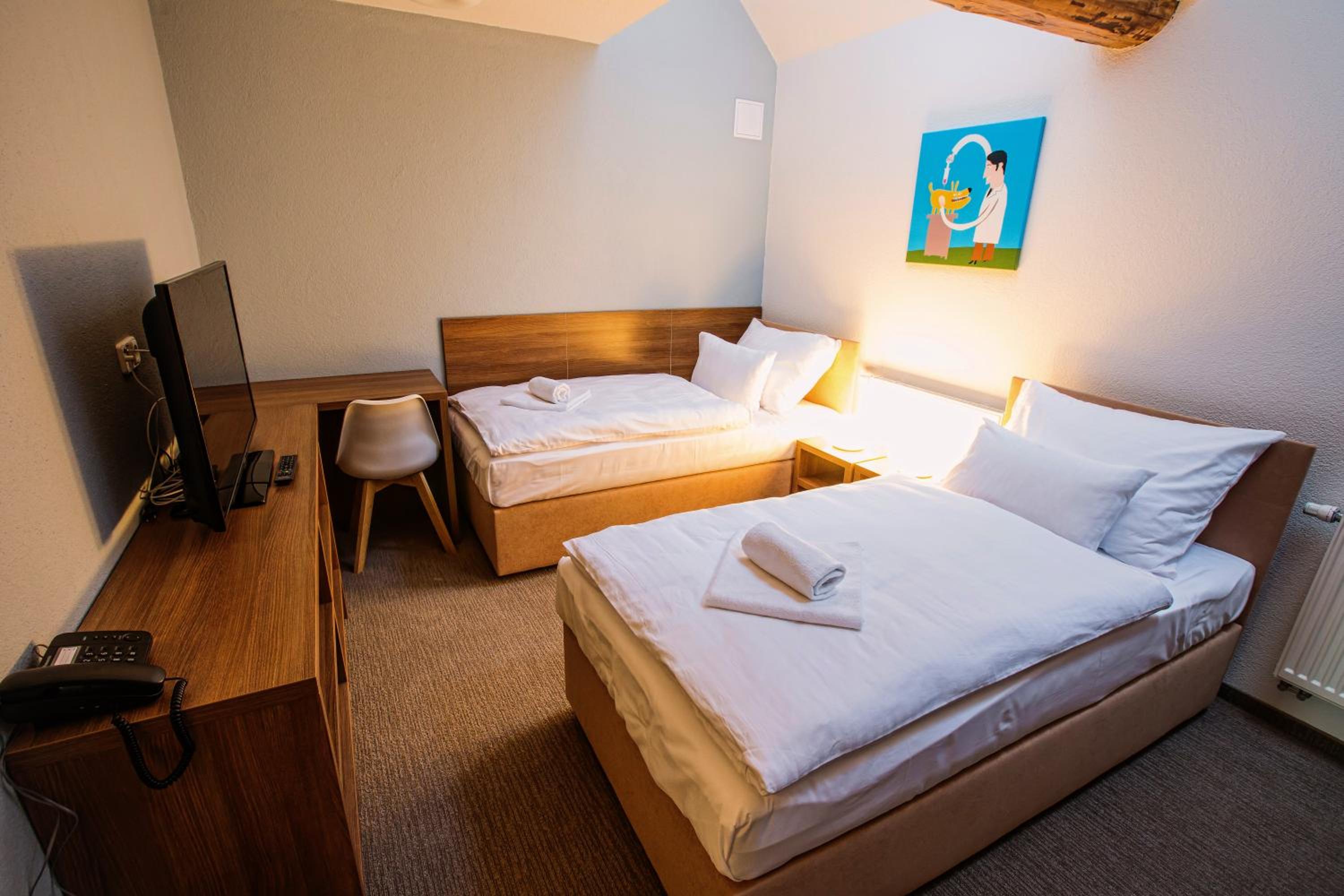 Standard Double or Twin Room - Photo 4