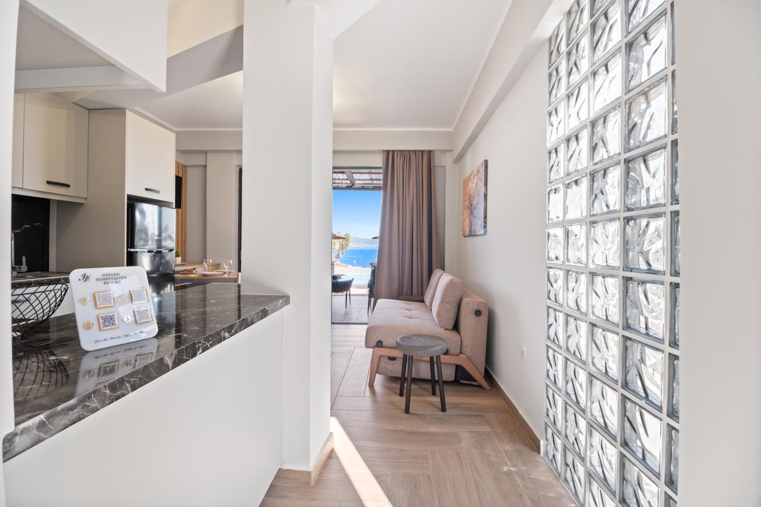 Thoe - One-Bedroom Apartment with Sea View