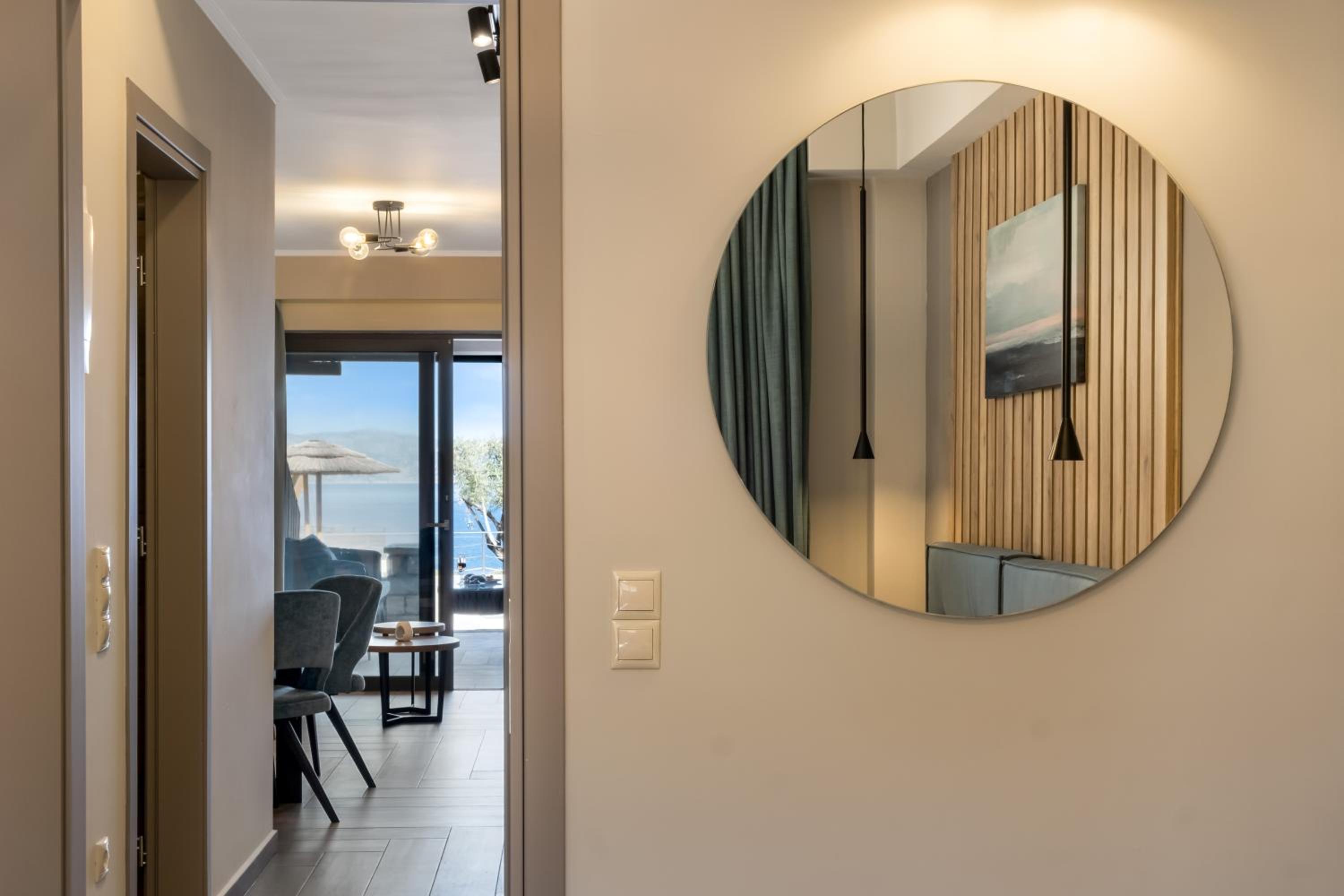 Kymo - One-Bedroom Apartment with Sea View photo 2