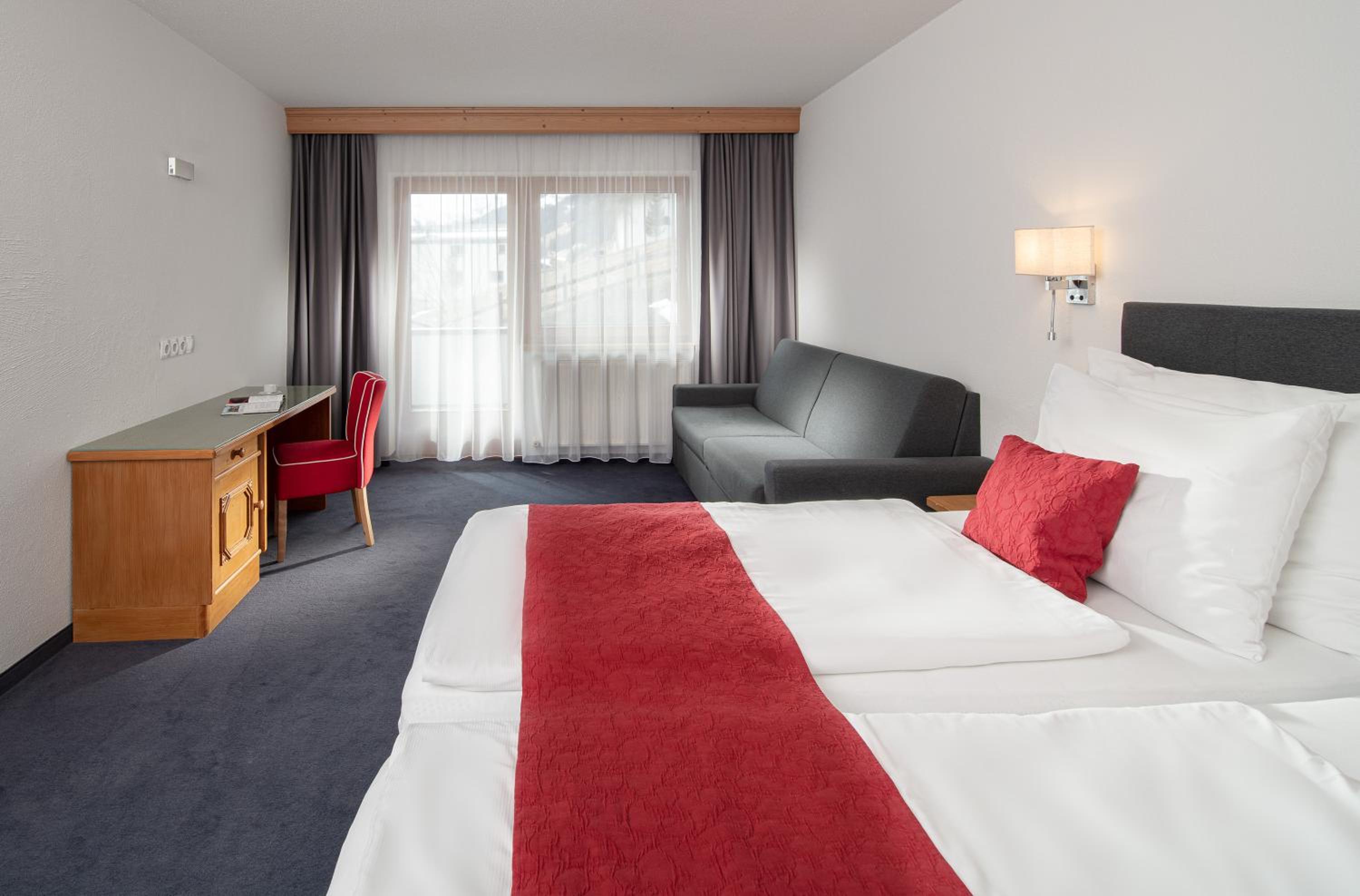 Classic Double Room with Balcony photo 2