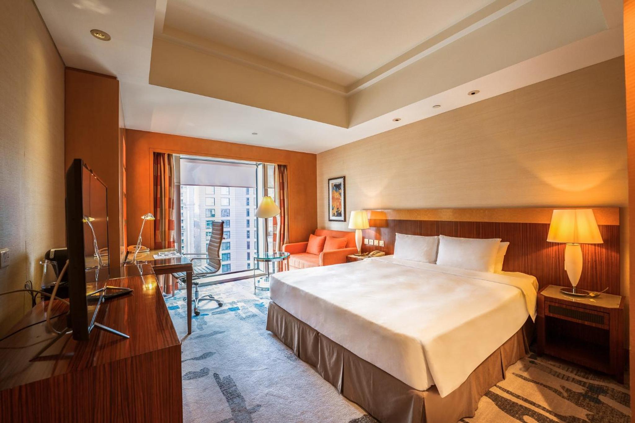 Deluxe Room with Garden View thumbnail 5