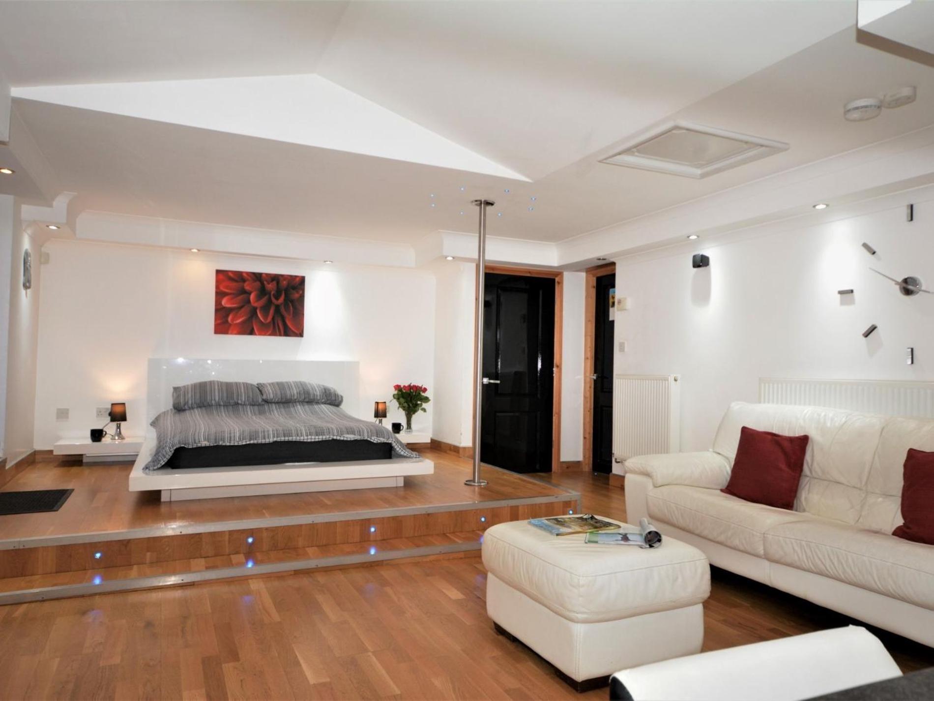 Apartment photo 2