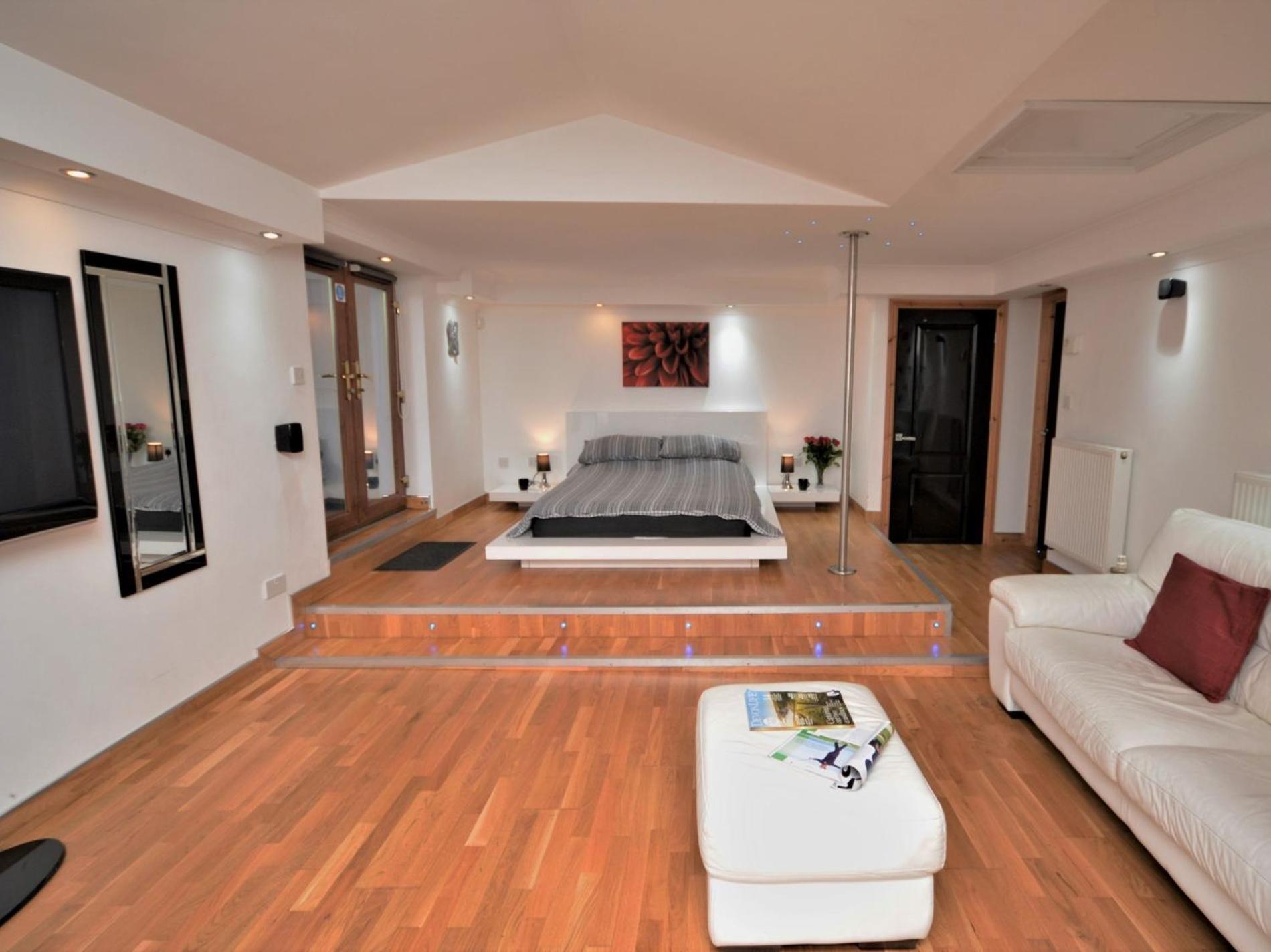 Apartment photo 1
