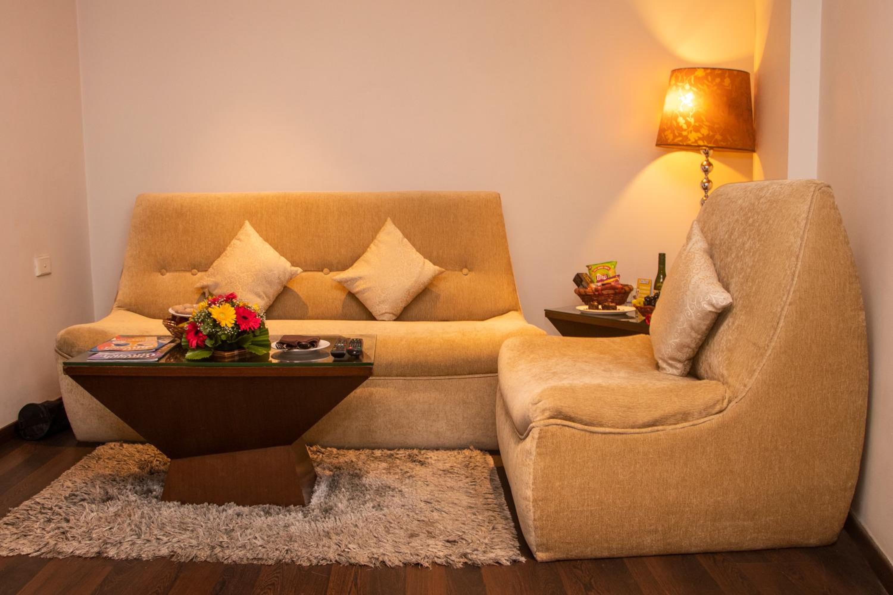 Suite - Photo 8