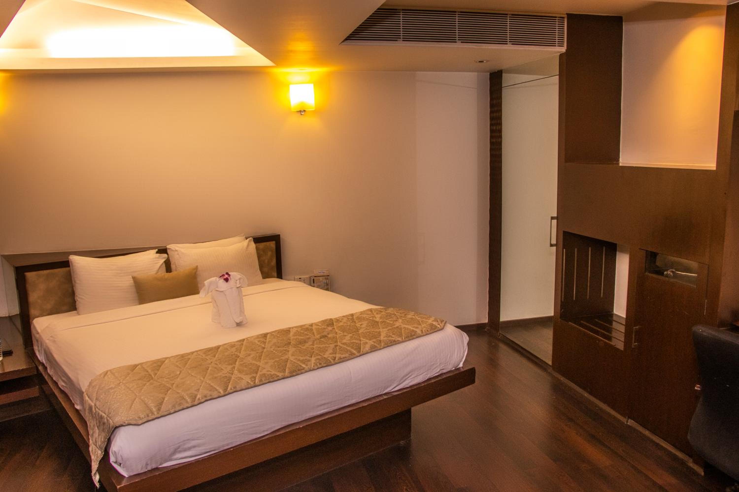 Suite - Photo 10