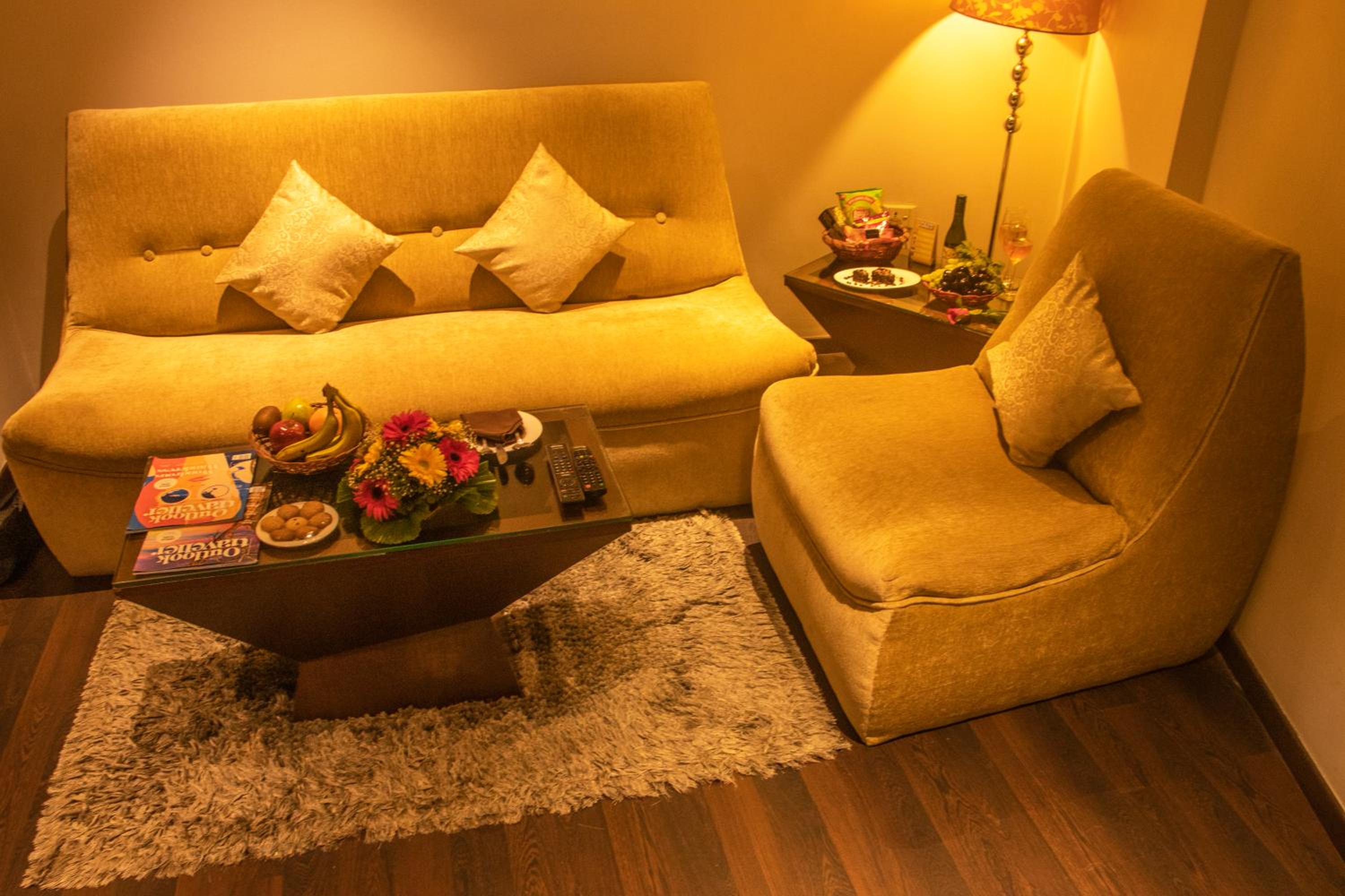 Suite - Photo 13