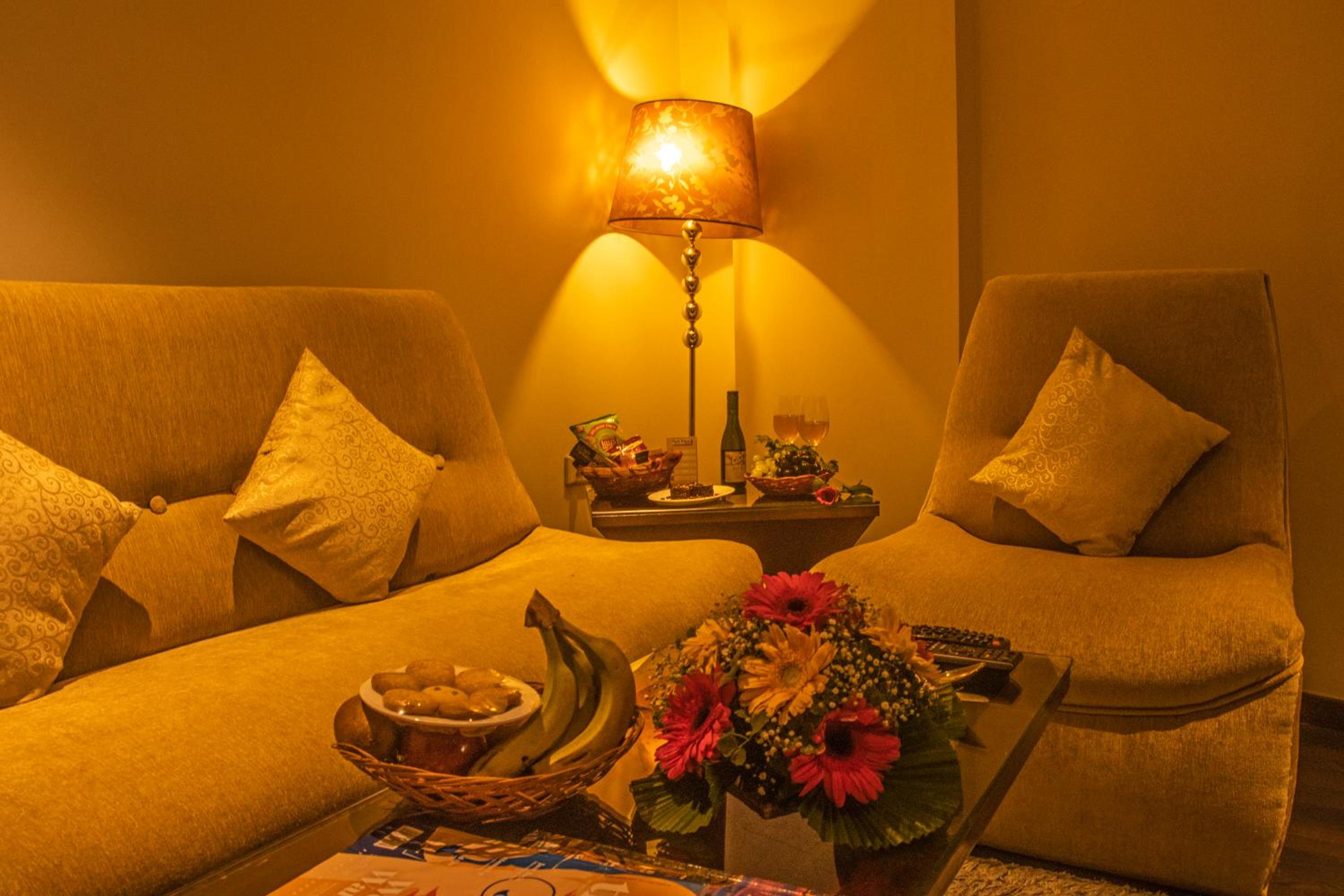 Suite - Photo 12
