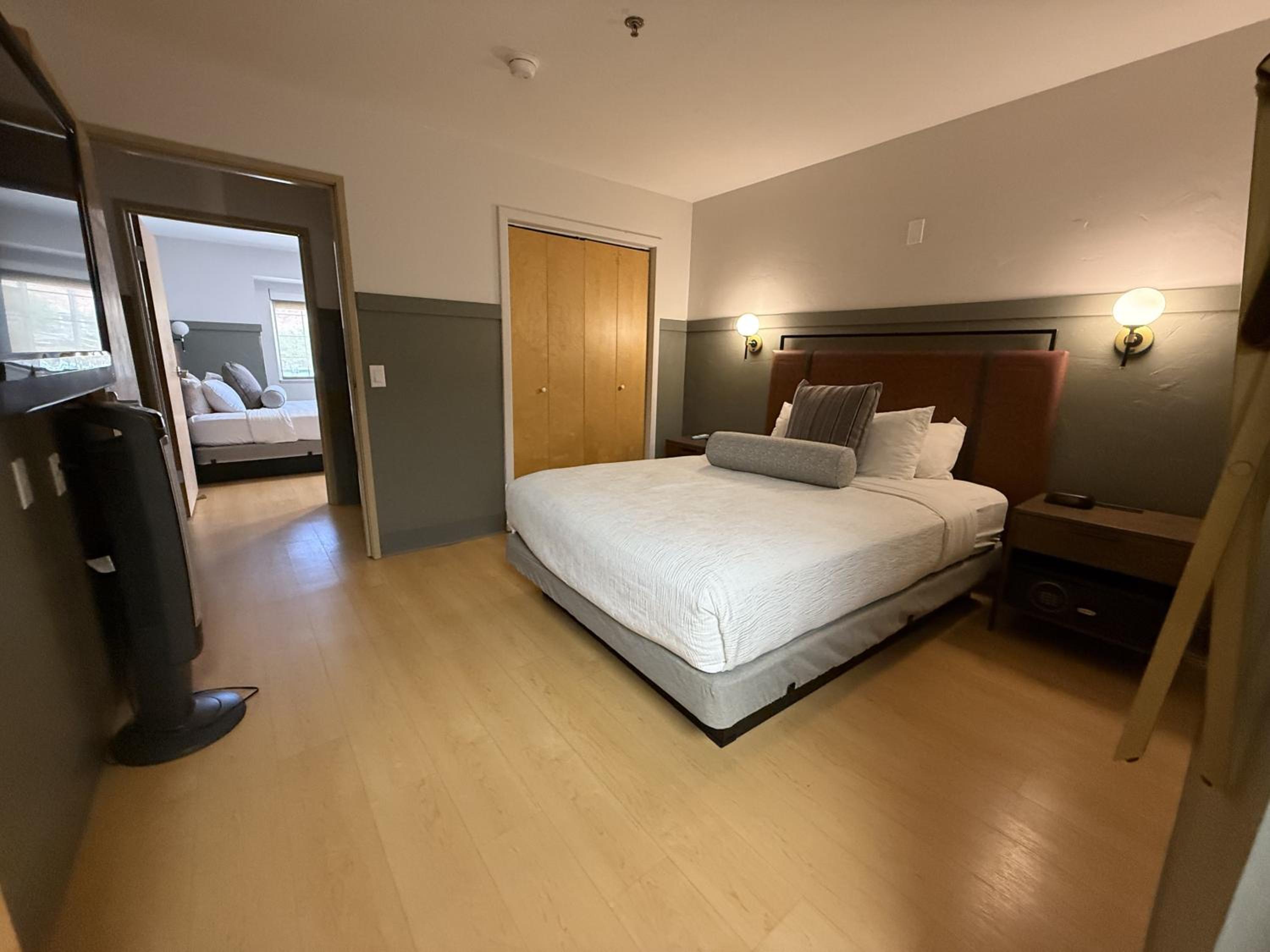 Two-Bedroom Suite - Photo 8