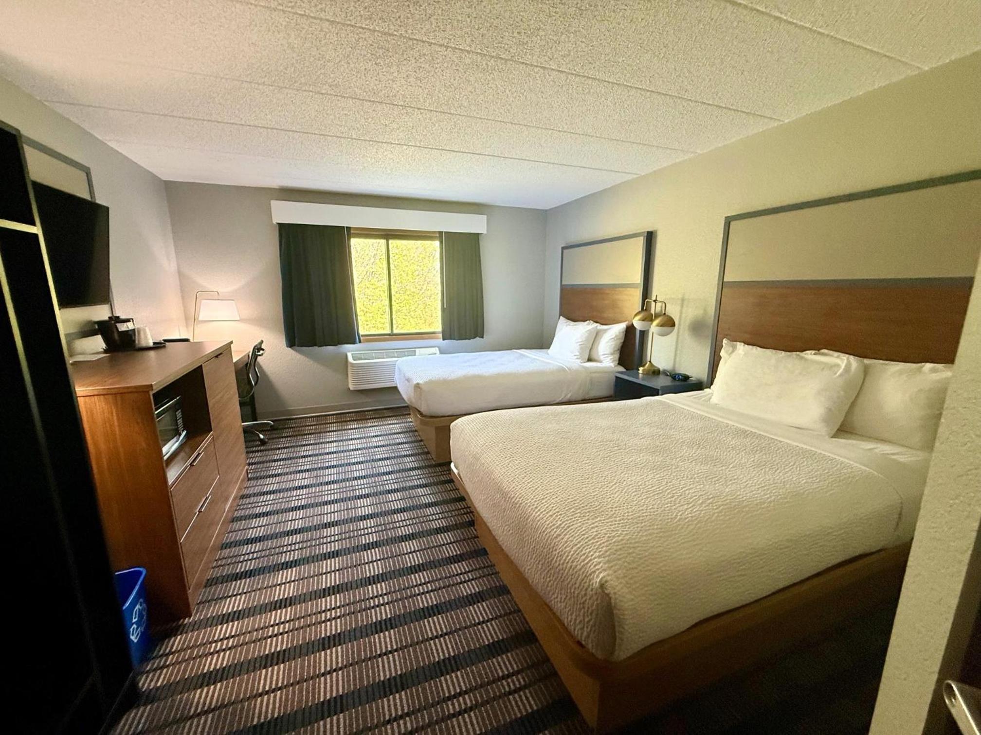 Double Room with Two Double Beds - Mobility Accessible/Pet-Friendly - Non-Smoking