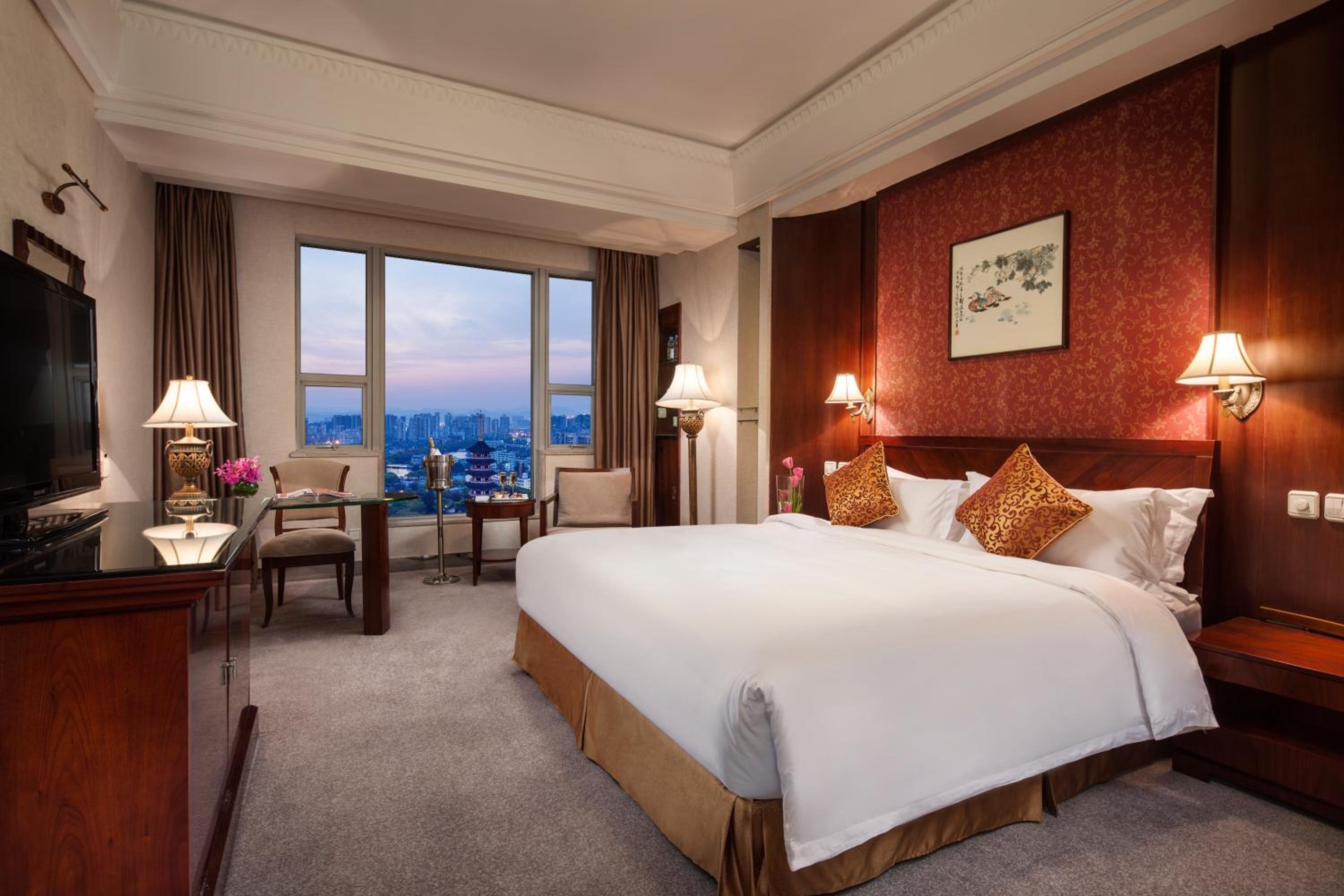 Deluxe King Room photo 1