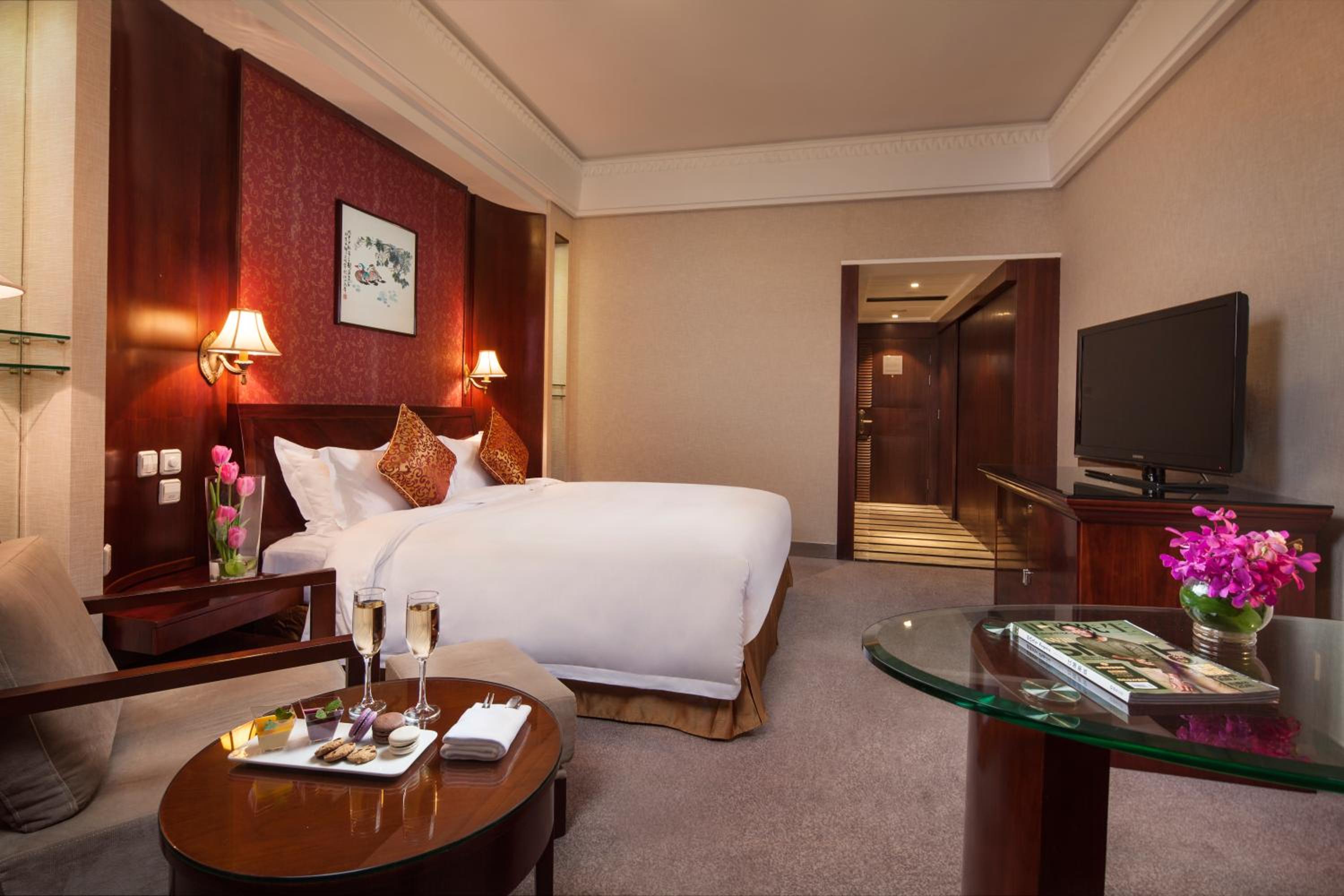Deluxe King Room photo 2
