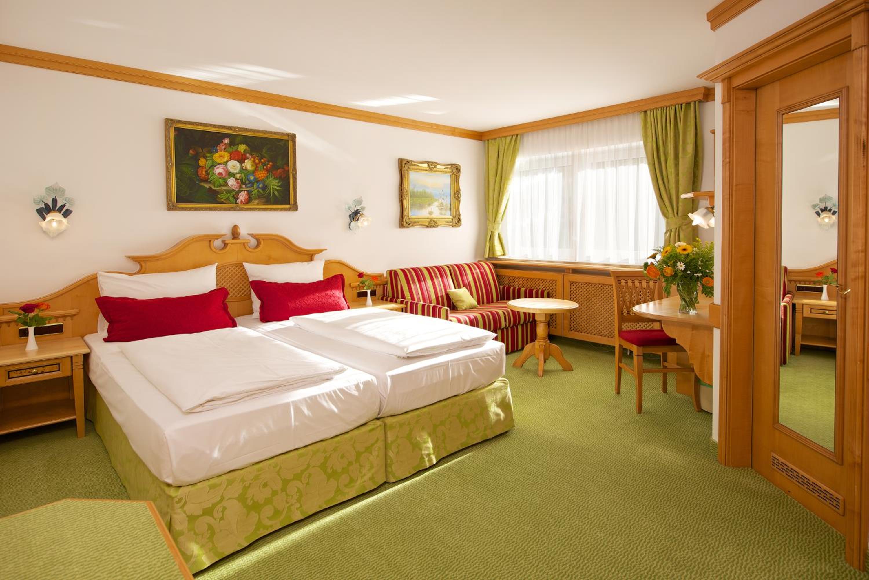 Deluxe Double Room Classic photo 1
