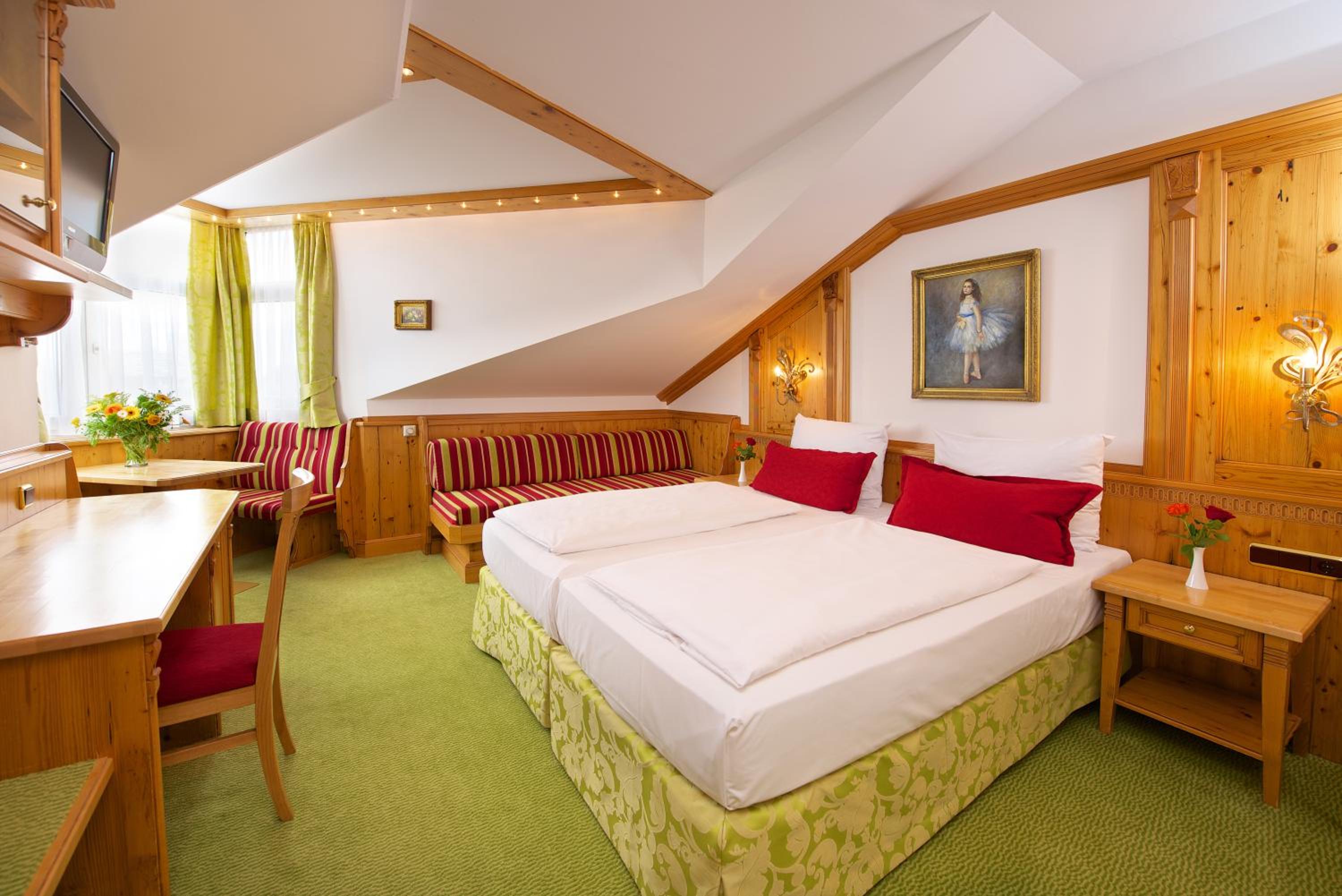 Deluxe Double Room Classic photo 2