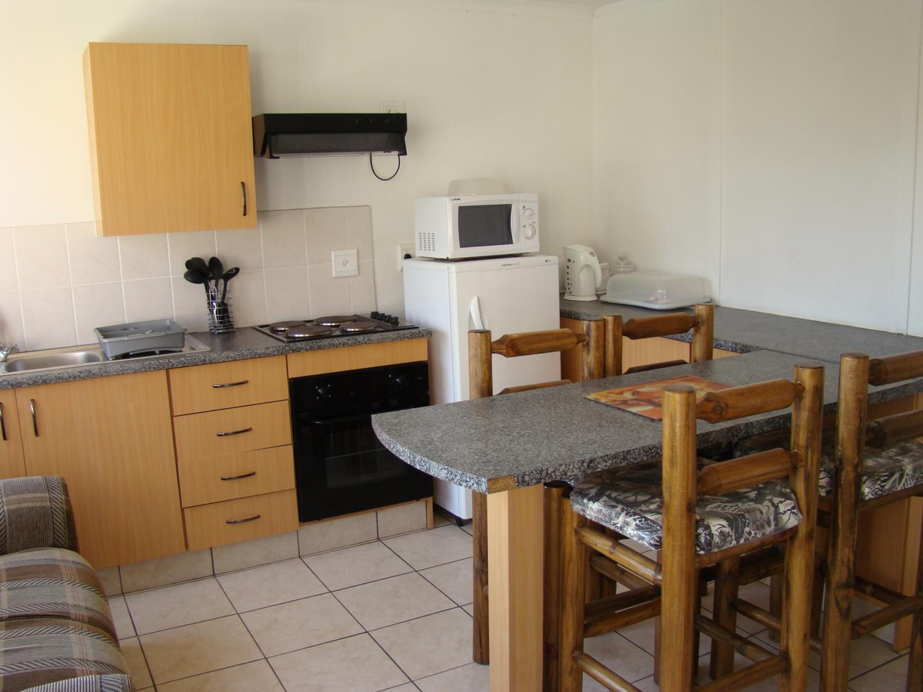 Apartment with Balcony - Photo 5