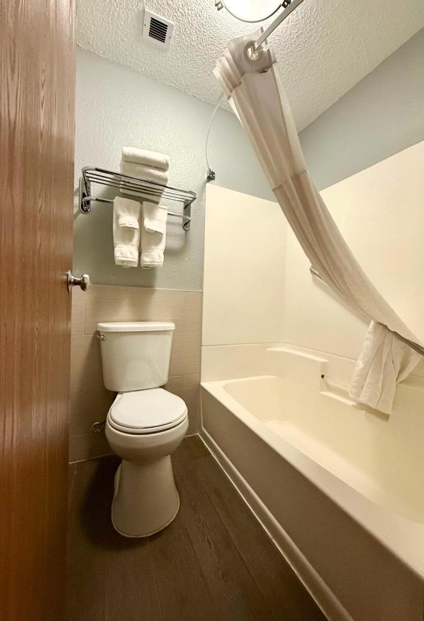 Deluxe King Suite - Non-Smoking photo 2