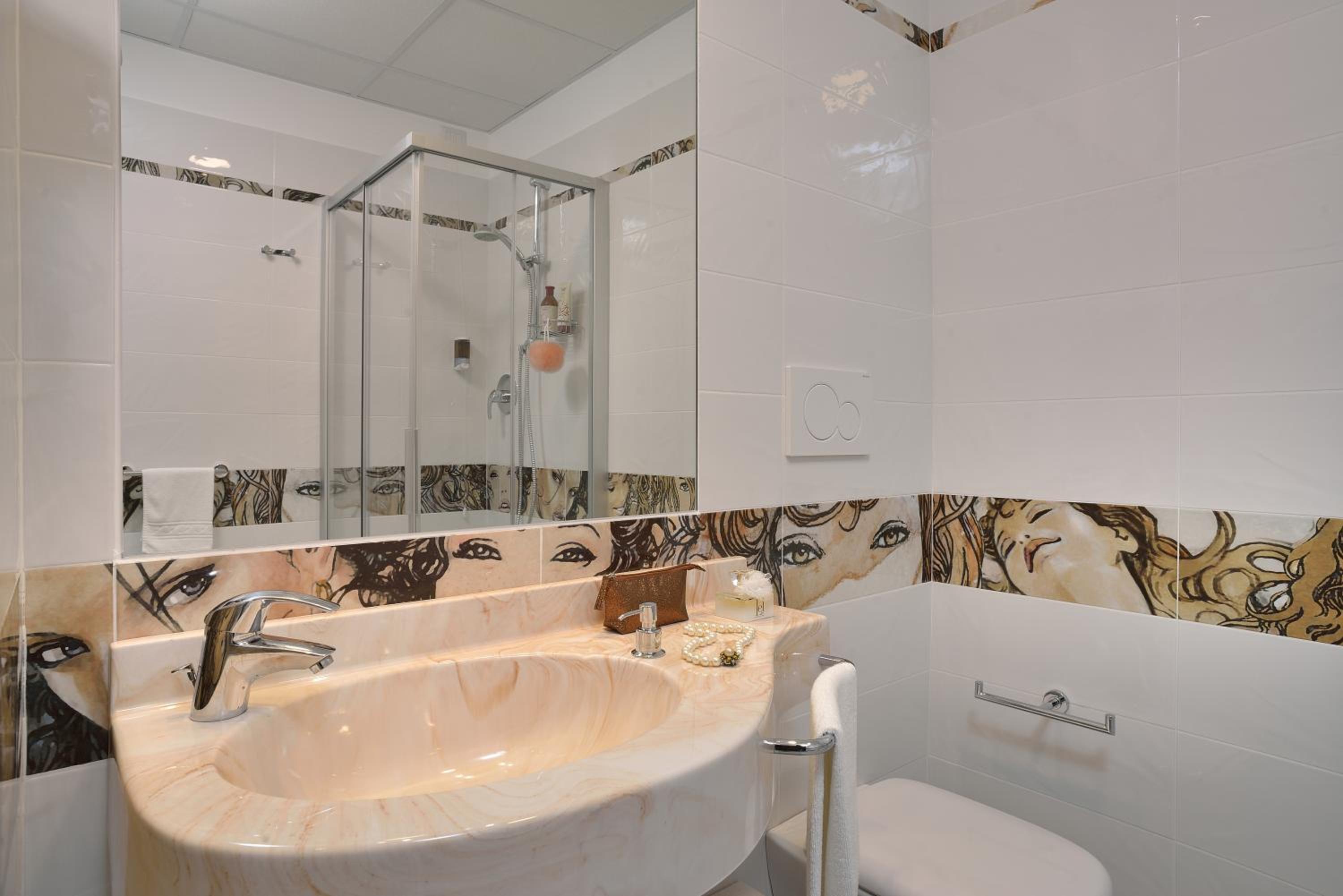 Triple Room with Lateral Sea View Deluxe photo 3