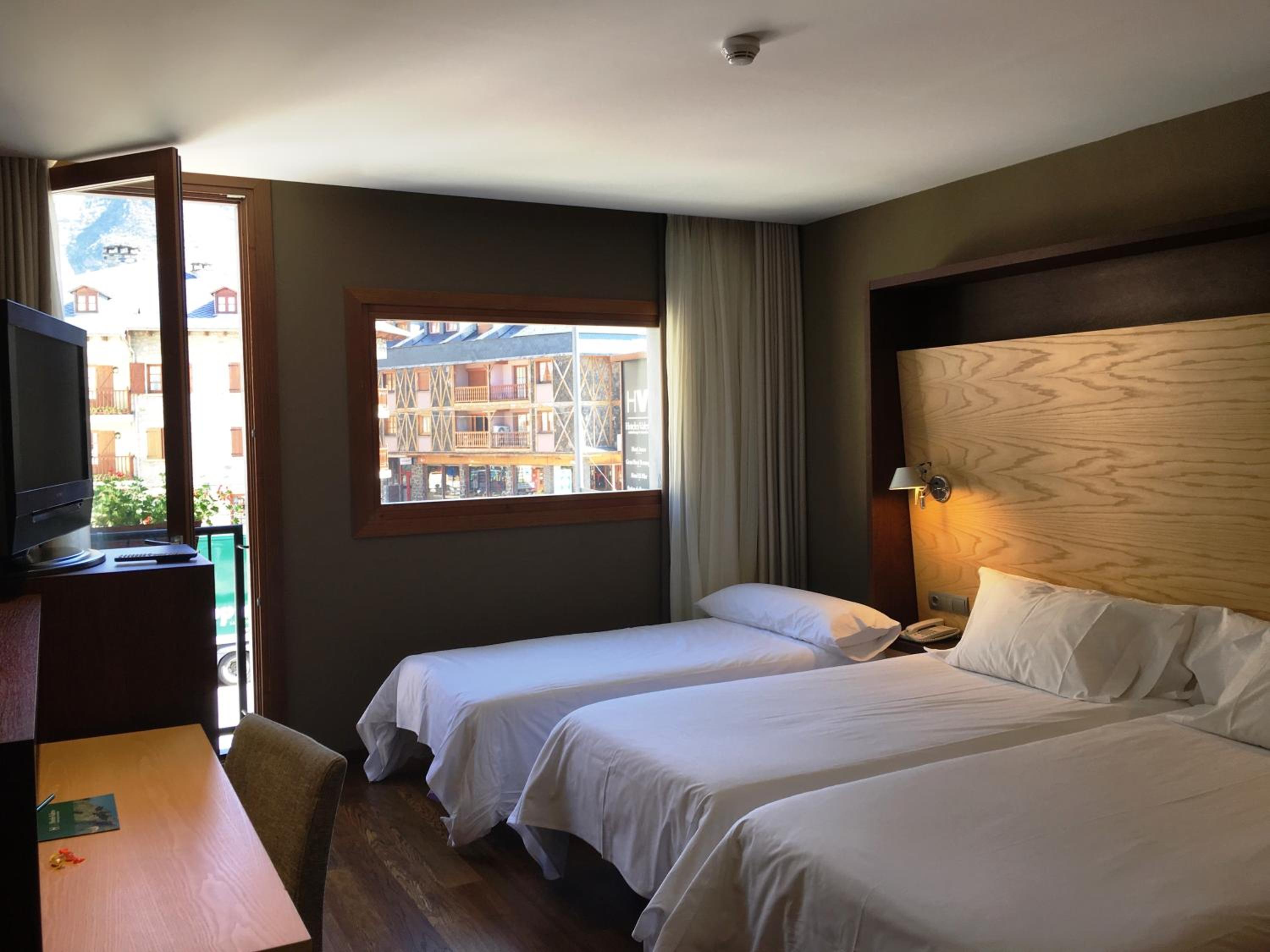 Double Room with Extra Bed (2 Adults + 1 Child) - Photo 6