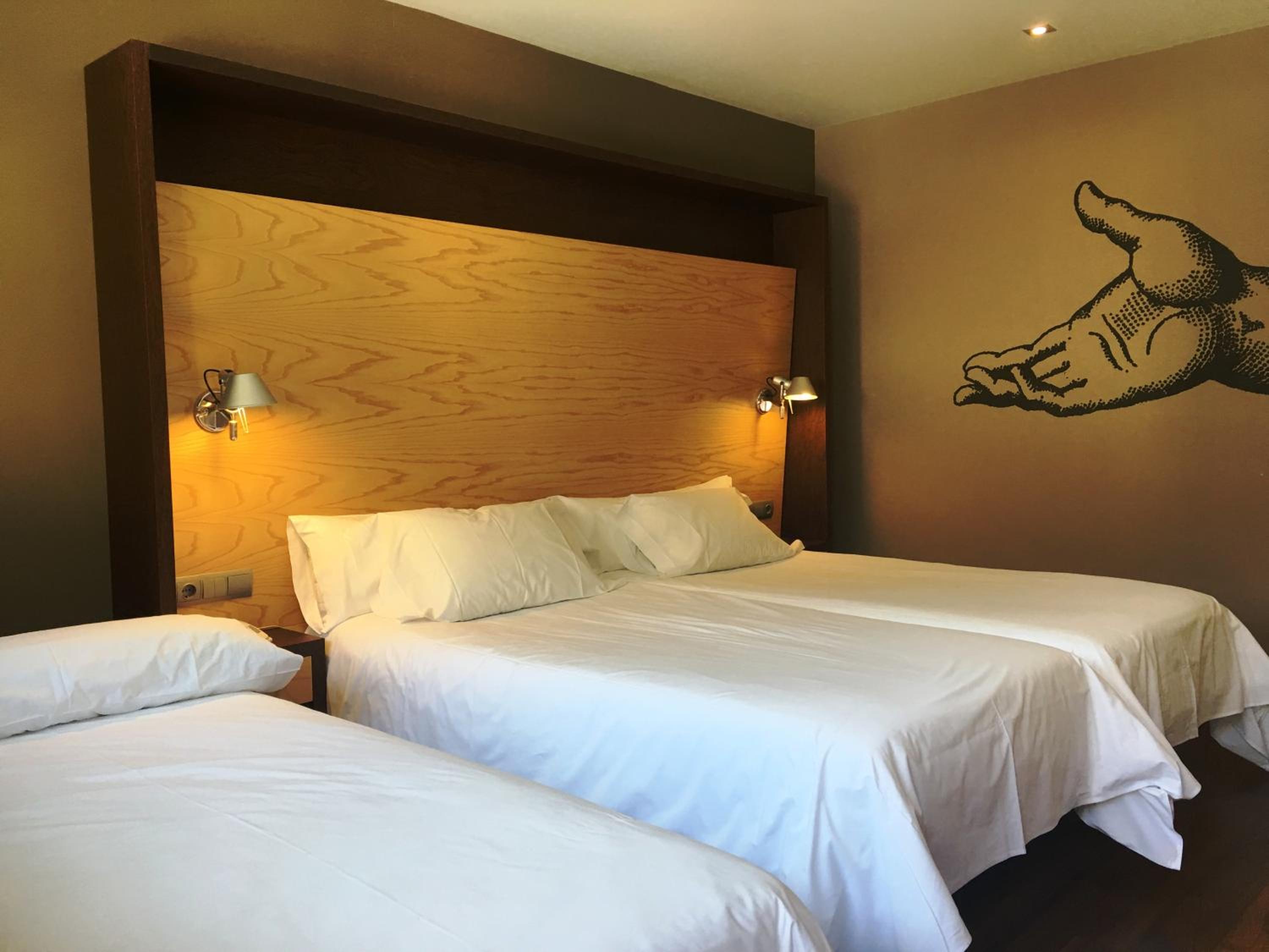 Double Room with Extra Bed (2 Adults + 1 Child) - Photo 3