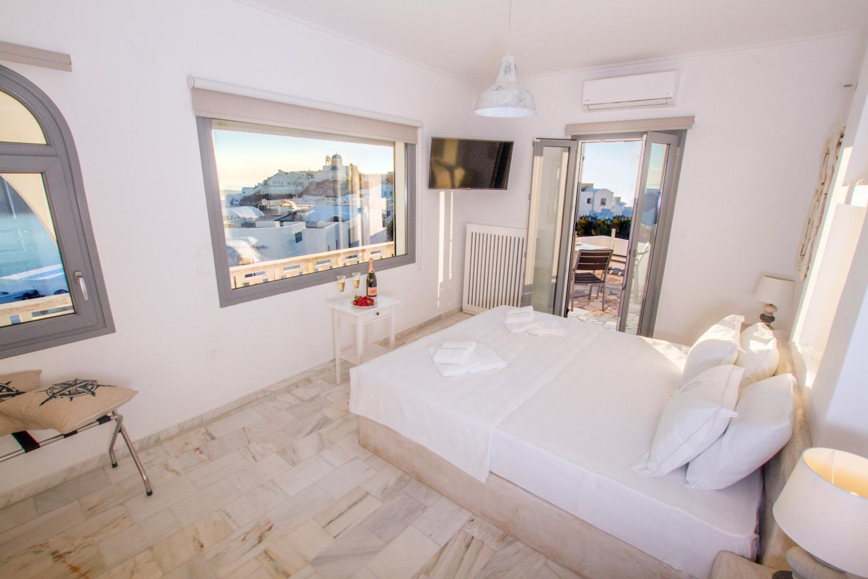 Deluxe Villa with Caldera View